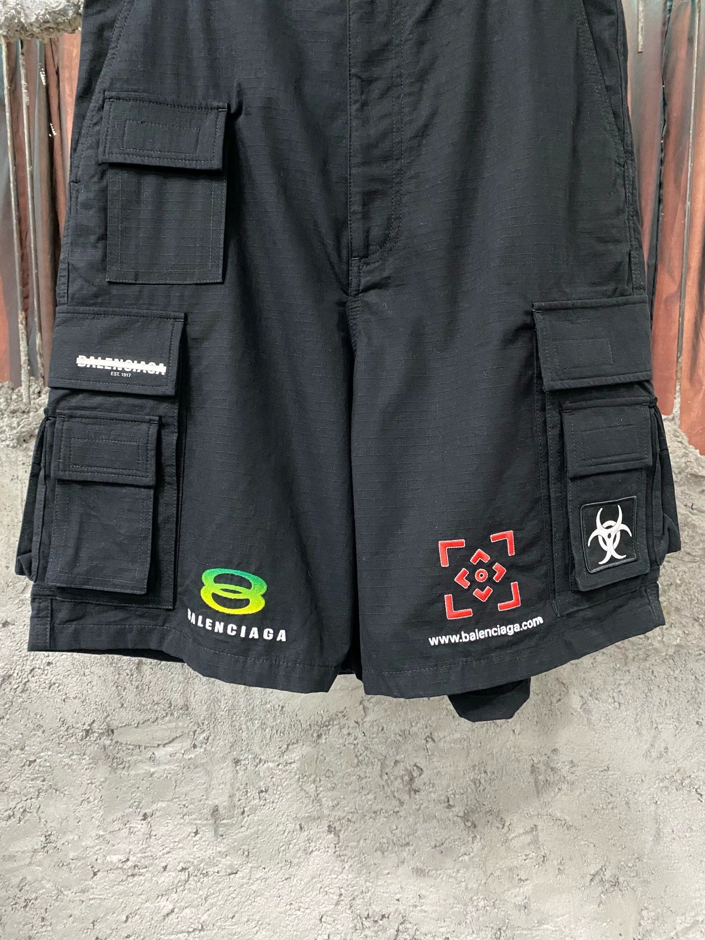 Balenciaga Balenciaga cargo shorts Size US 28 / EU 44 - 3 Thumbnail