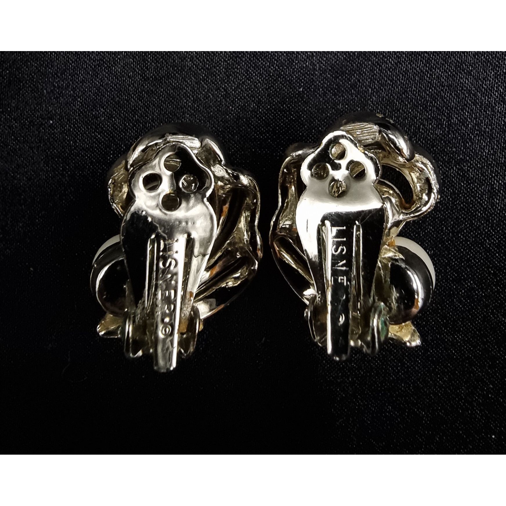 Vintage Vintage 1960's Lisner Gold Tone Clip-On Earrings W/ Faux Pea Size ONE SIZE - 6 Thumbnail