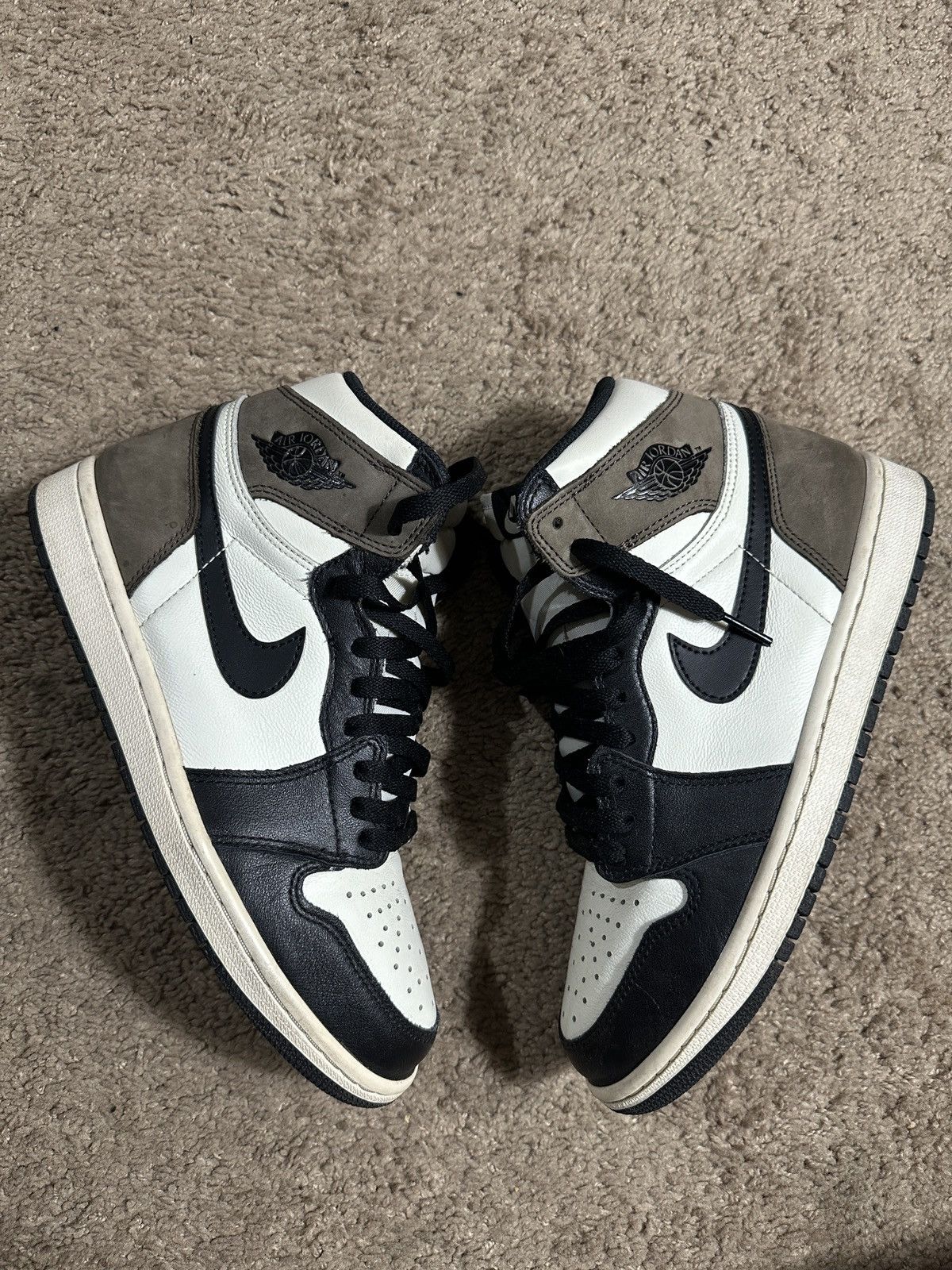 Jordan Brand × Travis Scott Jordan 1 Mocha Size US 8 / EU 41 - 2 Thumbnail