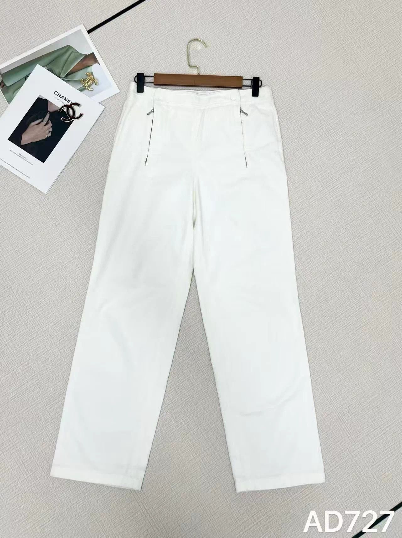 Chanel Chanel women's 38 denim jeans Size 27" / US 4 / IT 40 - 1 Thumbnail