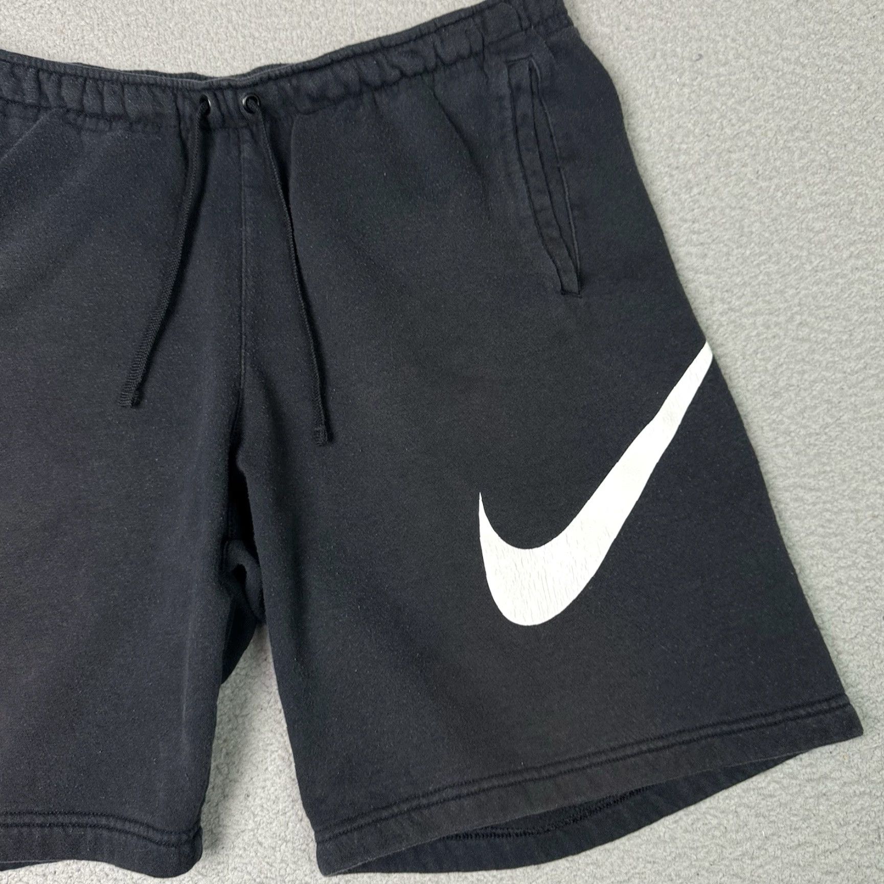 Nike Nike Shorts Mens L Black Club Fleece Drawstring Swoosh Logo Workout Athletic Casual Sports 90s? Size US 33 - 2 Thumbnail