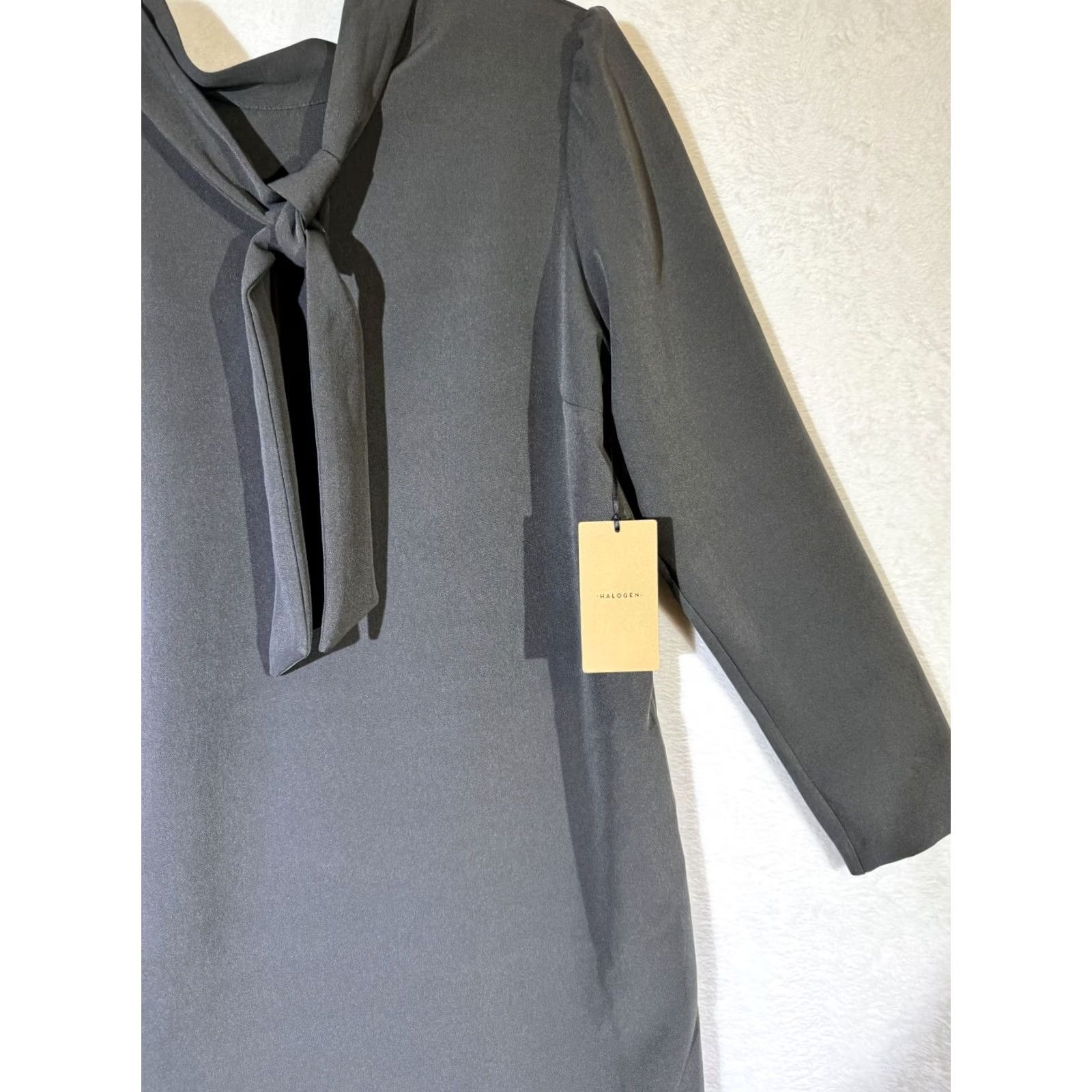 Vintage VINTAGE Halogen Women’s Shift Dress Small Black Polyester Stretch Tie Neck Pullover Size S / US 4 / IT 40 - 5 Thumbnail