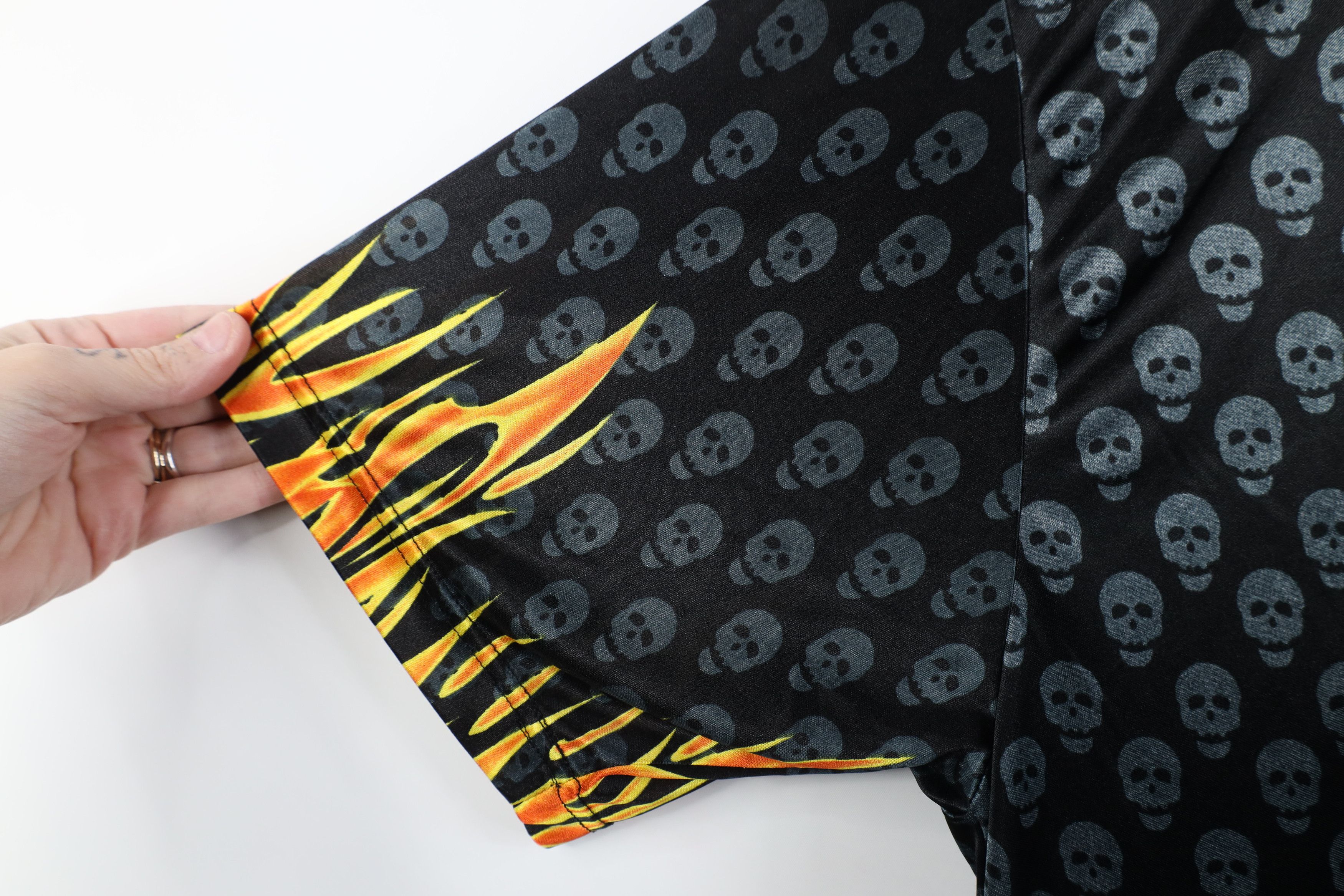 Vintage Vintage YK Streetwear Skull Fire Flames Short Sleeve T-Shirt Size US L / EU 52-54 / 3 - 4 Thumbnail