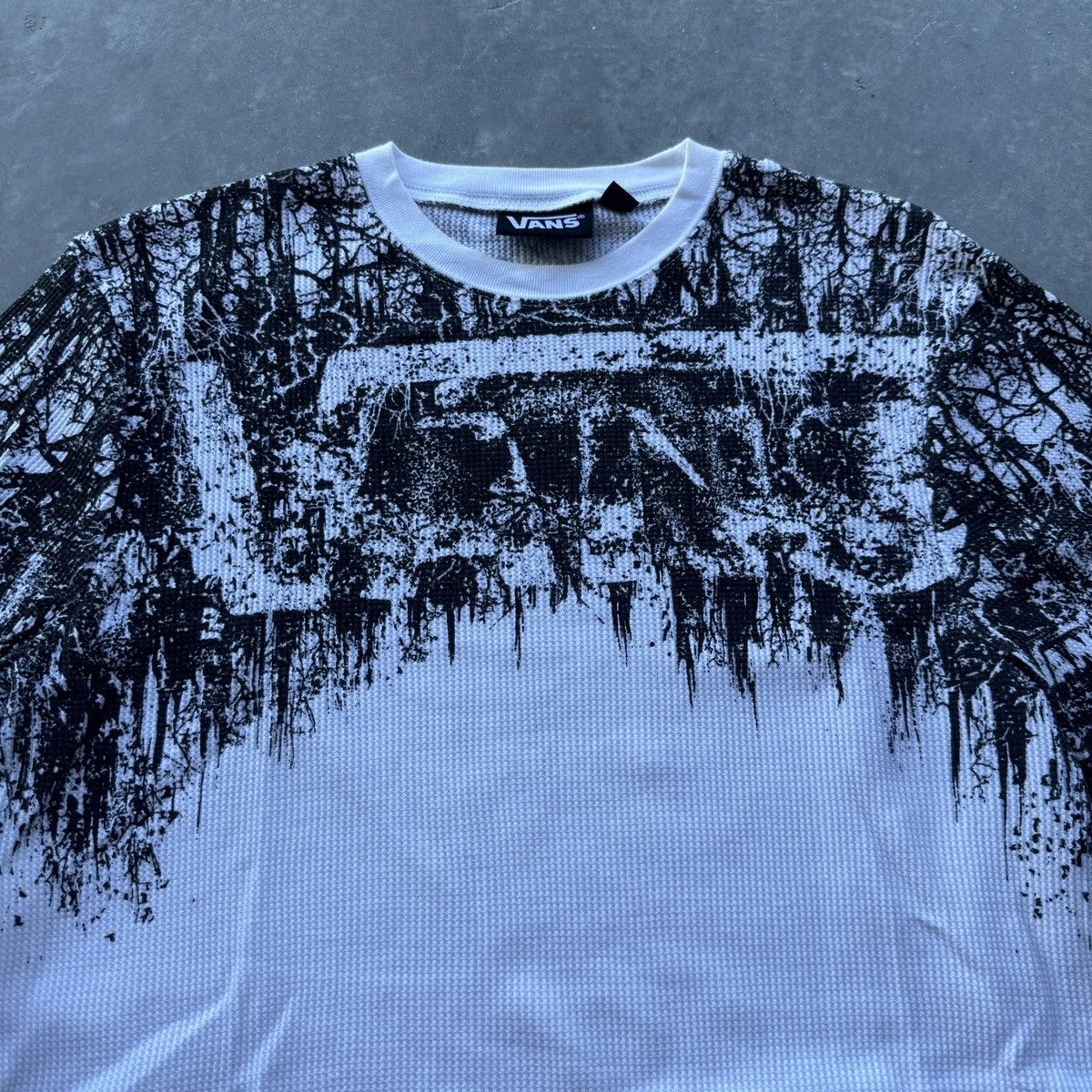 Vans Vintage Y2K Vans Skulls Punk Thermal Long Sleeve Shirt Large Size US L / EU 52-54 / 3 - 2 Thumbnail