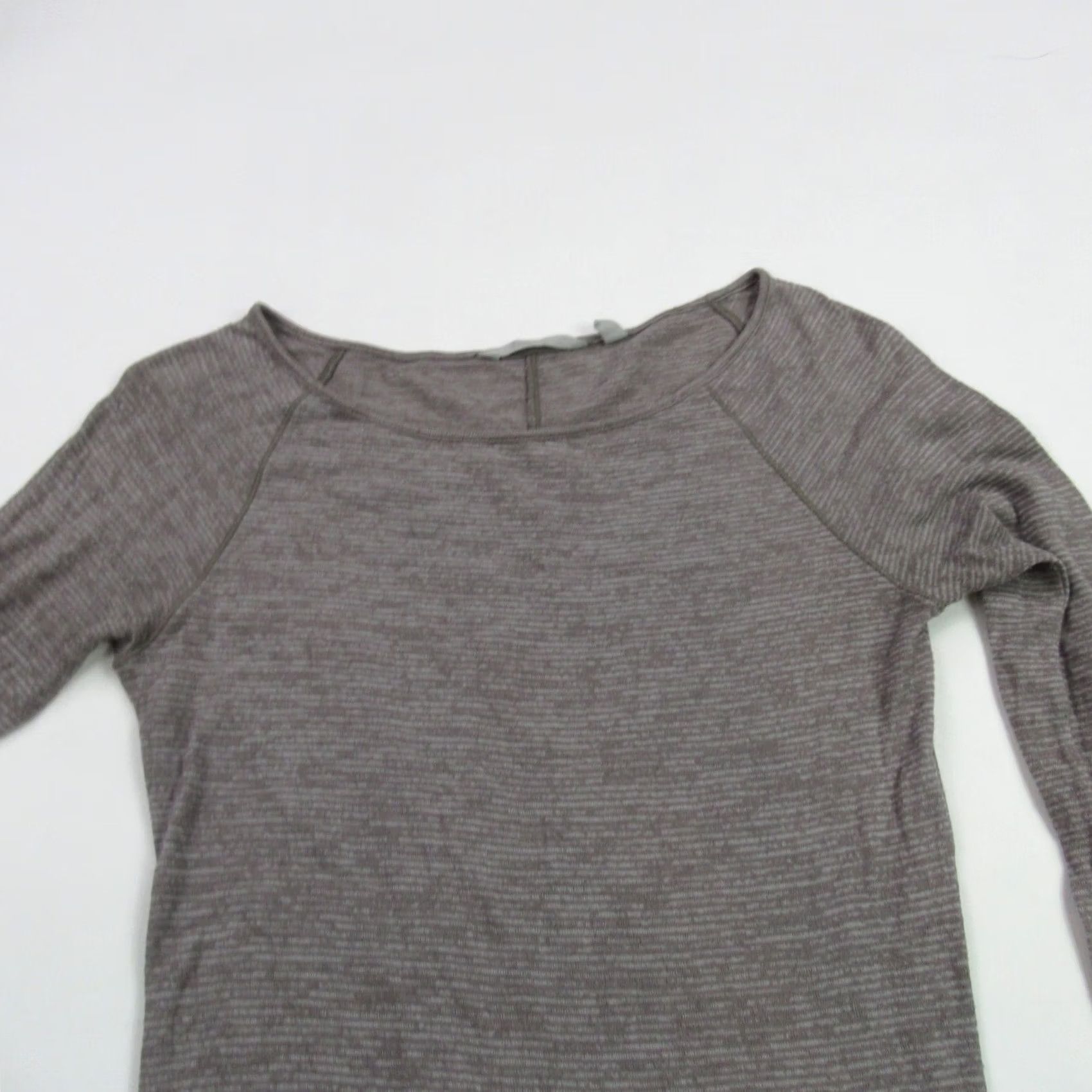Athleta Athleta Shirt Womens 2XS Lightweight Long Sleeve Stretch Crew Neck Pullover Gray Knit Pattern Striped Activewear Casual Pullover Size XXS / US 00 / IT 34 - 2 Thumbnail