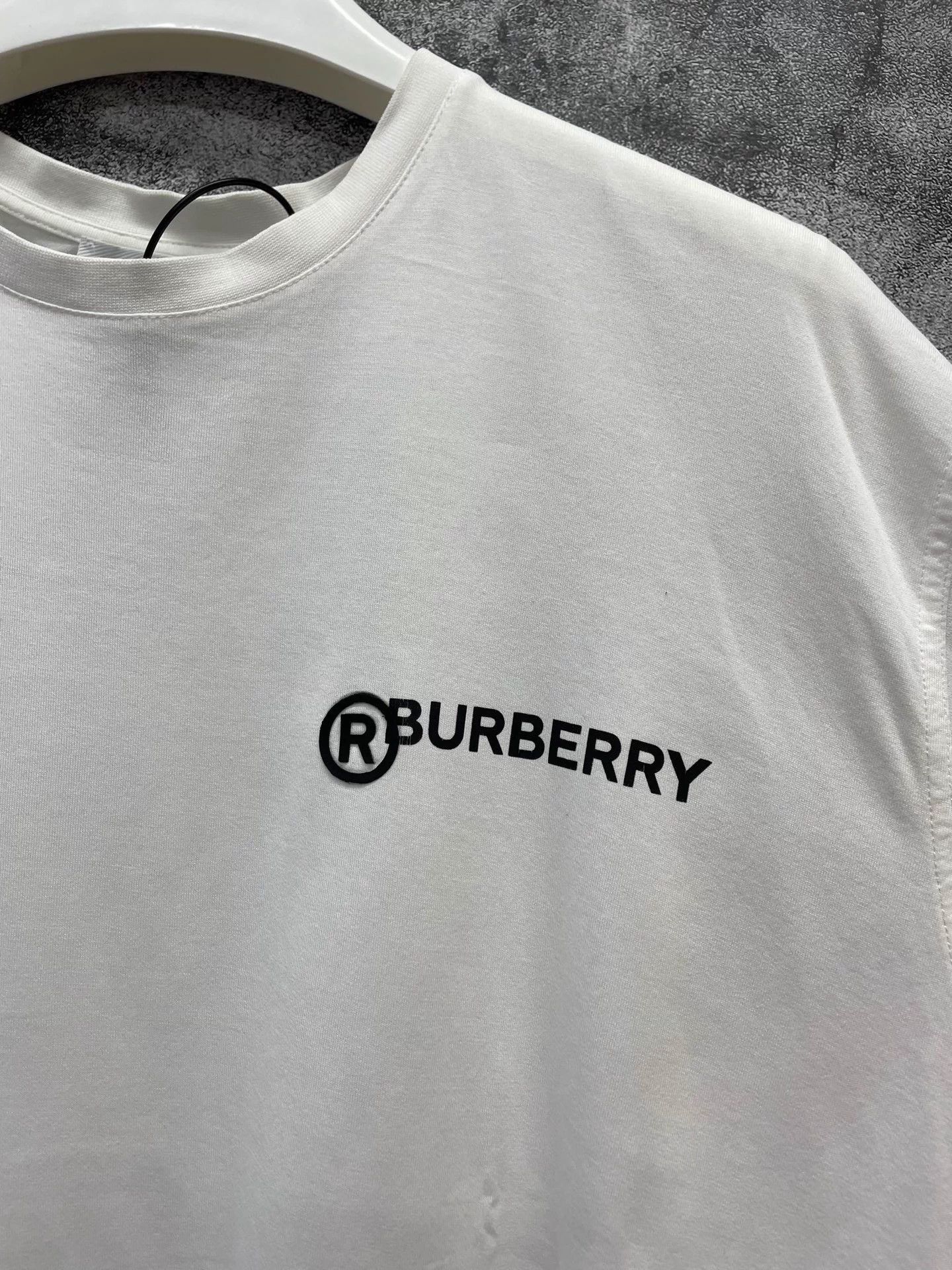Burberry Burberry New Logo Print SS T-shirt M Mint (Worn 1-2x) Size US M / EU 48-50 / 2 - 4 Thumbnail