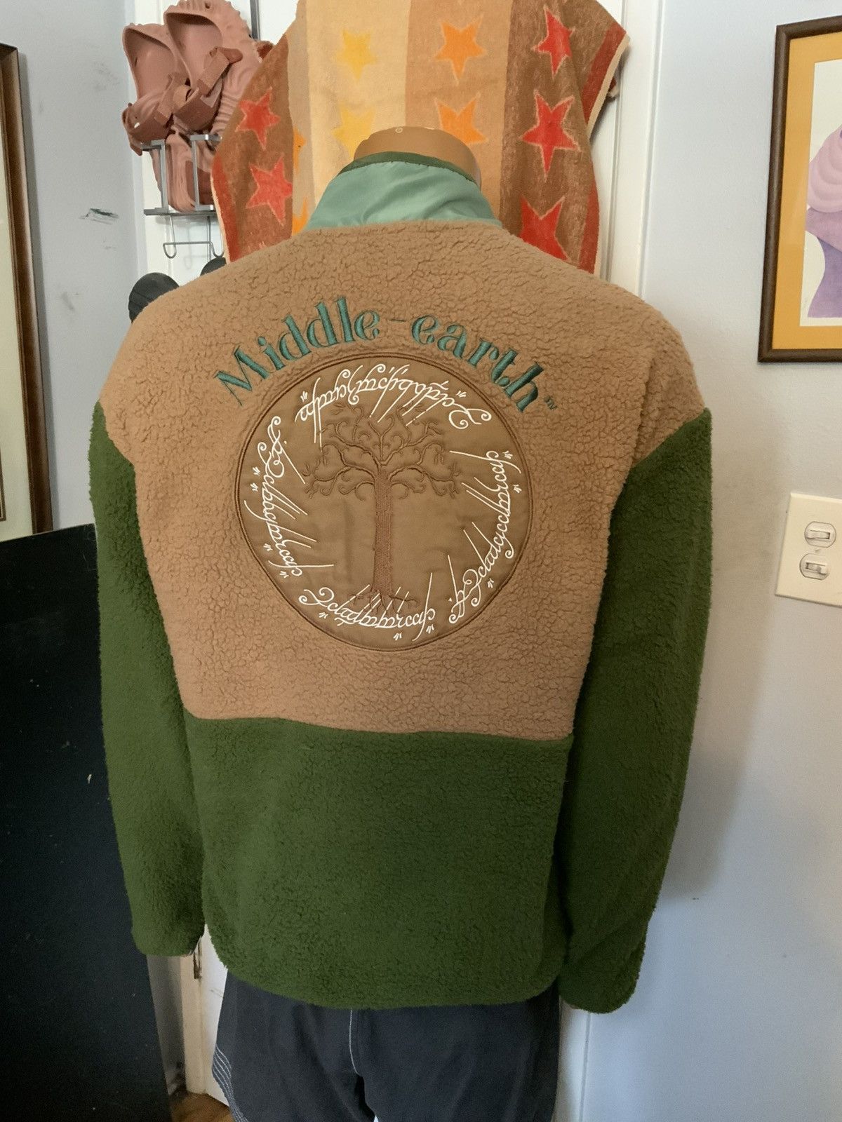 Other Lord Of The Rings BoxLunch Exclusive Sherpa Fleece Jacket Size US M / EU 48-50 / 2 - 11 Thumbnail