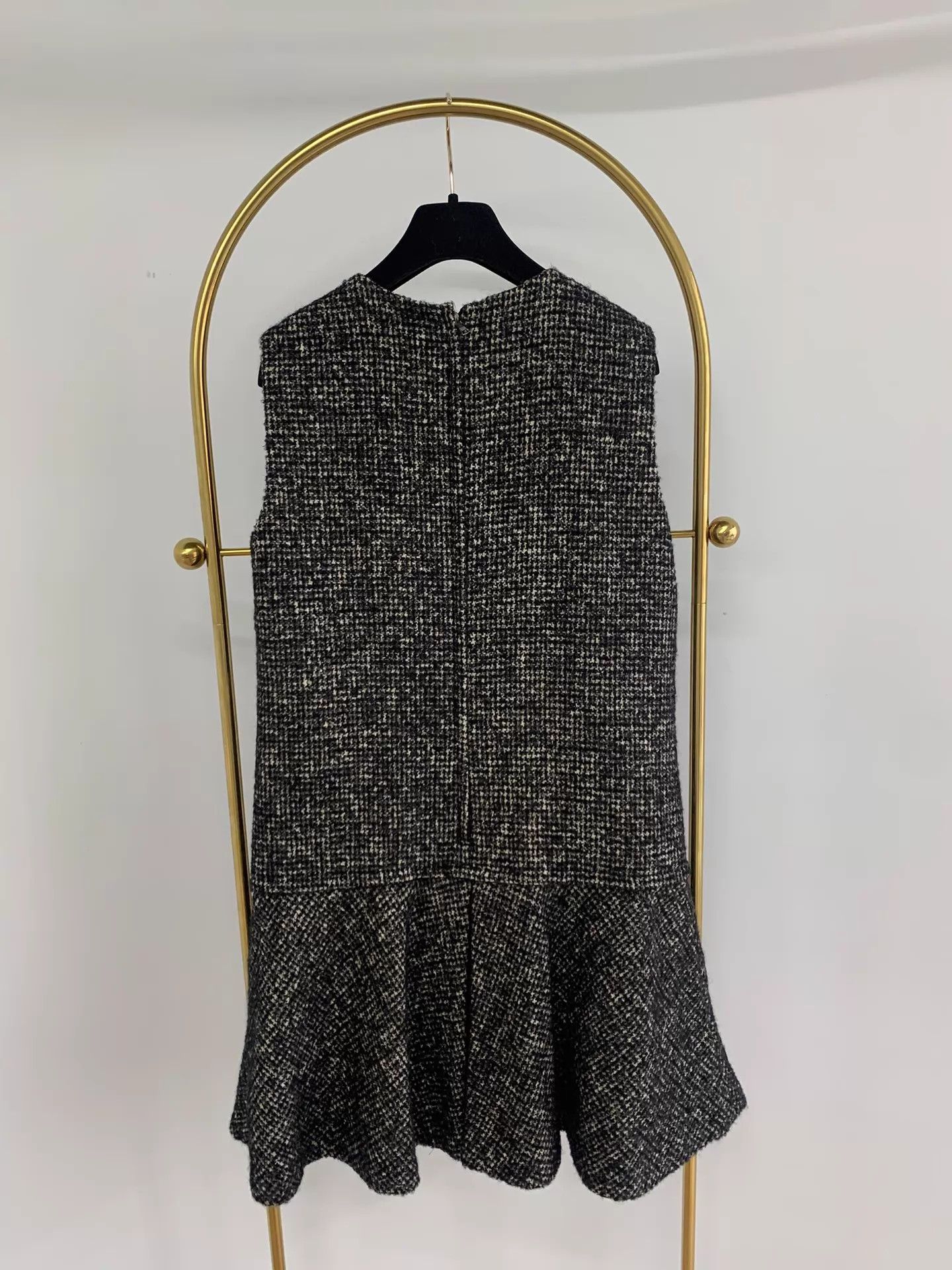 Dolce & Gabbana DG Gray/White Colorblock Sleeveless Dress 42 Like New Size M / US 6-8 / IT 42-44 - 3 Thumbnail