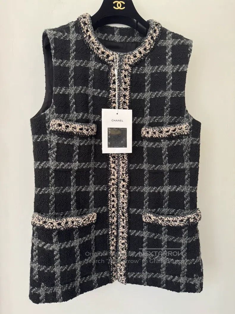 Chanel Chanel Black and gray plaid four-pocket tweed long vest Size XS / US 0-2 / IT 36-38 - 1 Thumbnail