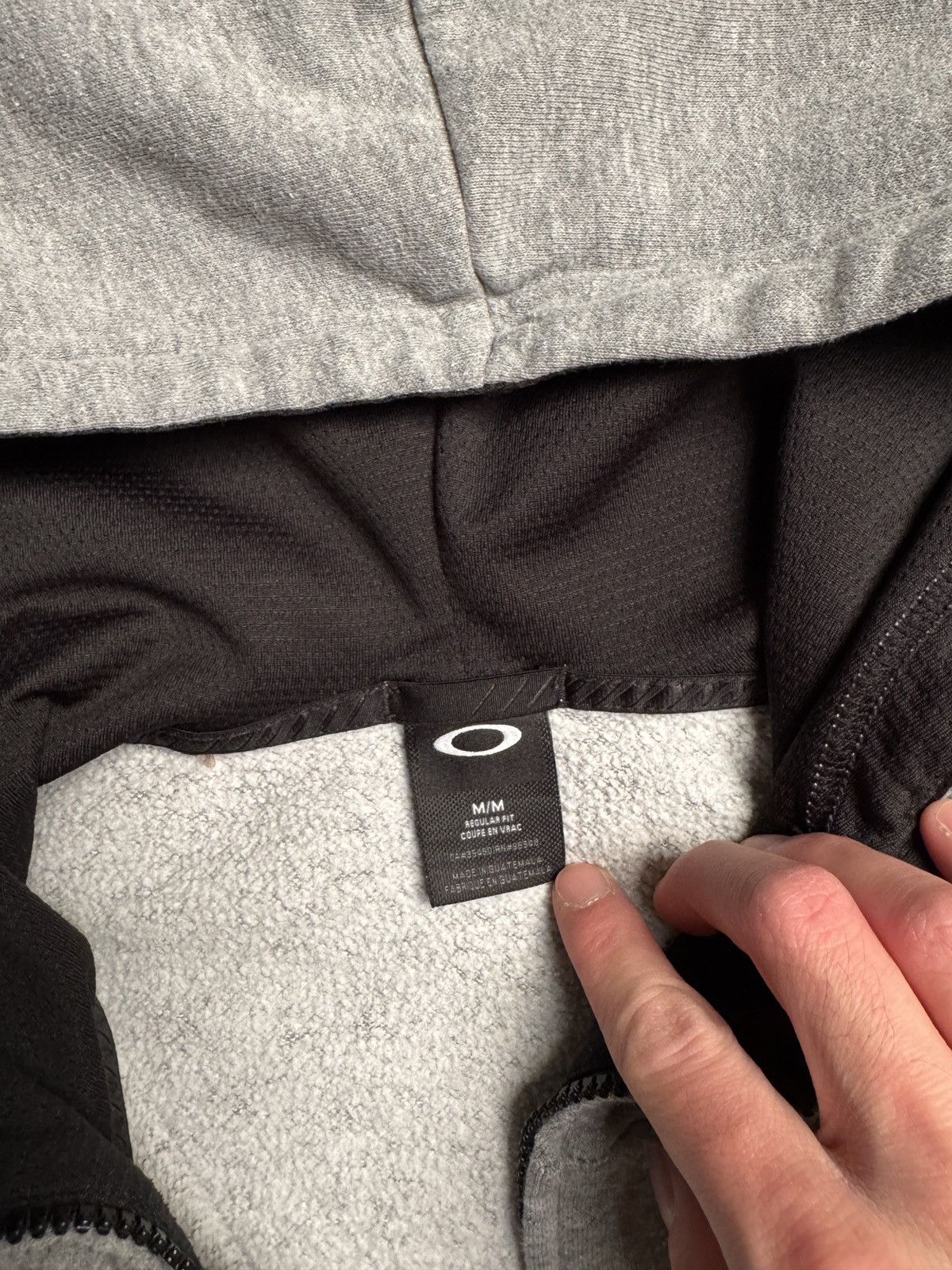 Oakley HEATHER GREY OAKLEY “STRIPE LOGO” SCUBA HOODIE Size US M / EU 48-50 / 2 - 3 Thumbnail