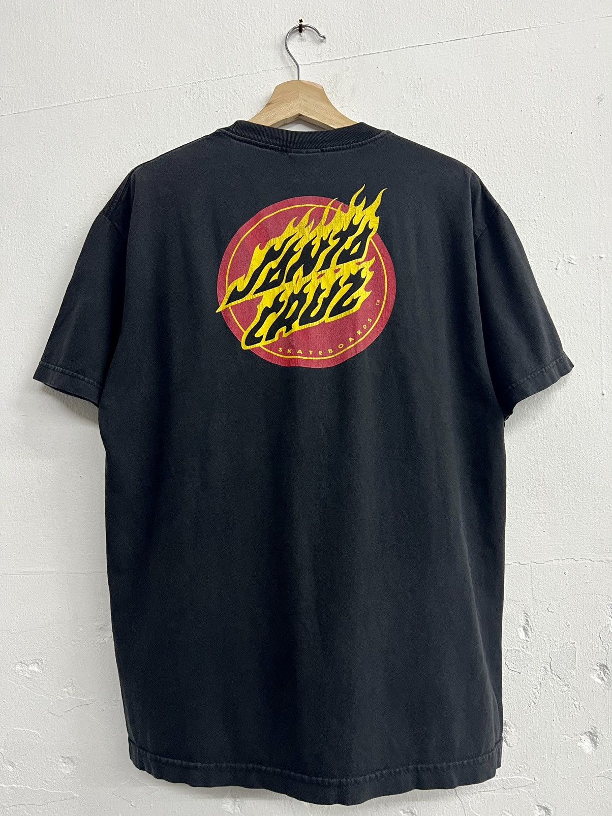 Hook-Ups × Santa Cruz Skateboards × Vintage Vintage Y2K Santa Cruz Skateboard Flame Tee Size US L / EU 52-54 / 3 - 1 Thumbnail
