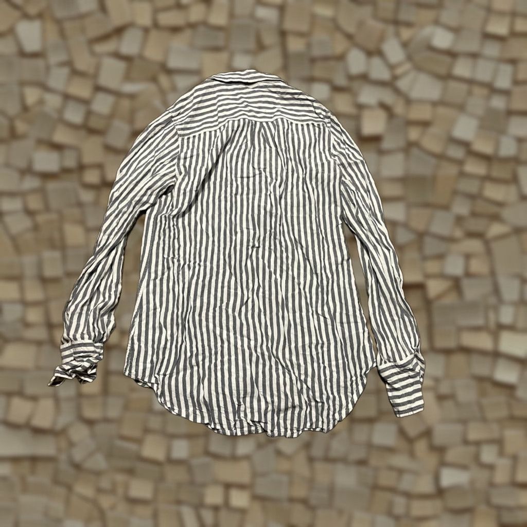 Merona Merona Shirt Women's Small Gray White Striped Button Up Long Sleeve Casual Vintage No (apply constraints) Size S / US 4 / IT 40 - 1 Thumbnail