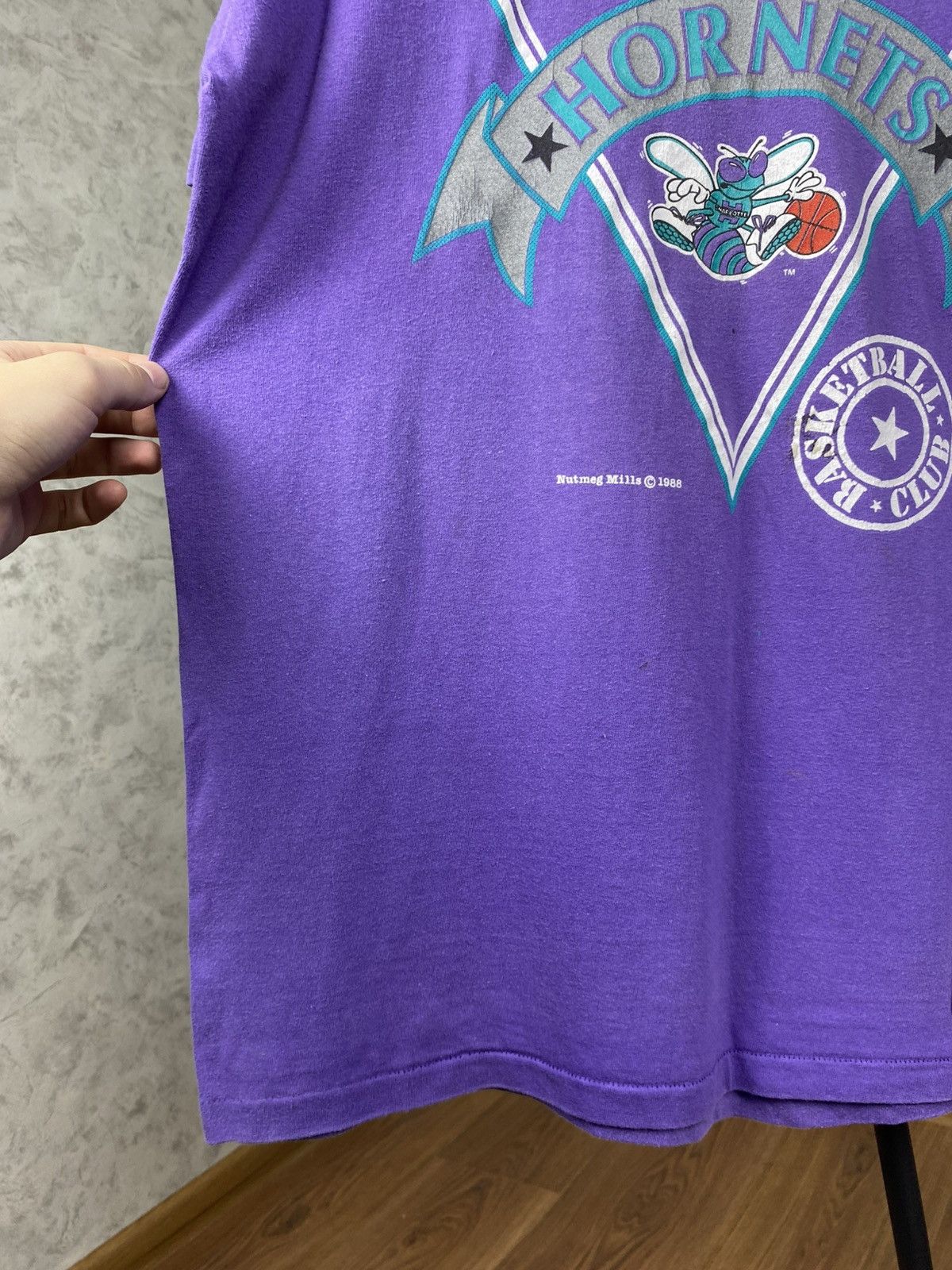 NBA × Nutmeg Vintage 1988 Charlotte Hornets Nutmeg Mills T-Shirt Size US XL / EU 56 / 4 - 3 Thumbnail