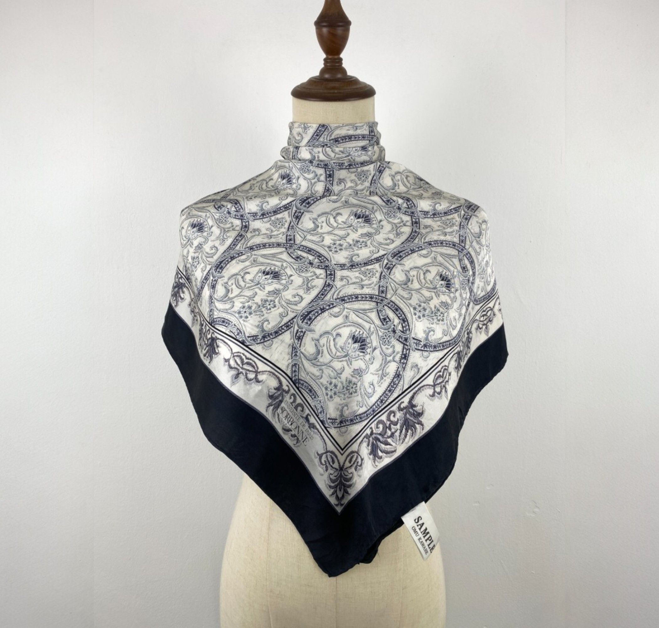 Vintage 70s Universite De Paris Sorbonne Silk Scarf SN0118 Size ONE SIZE - 1 Thumbnail