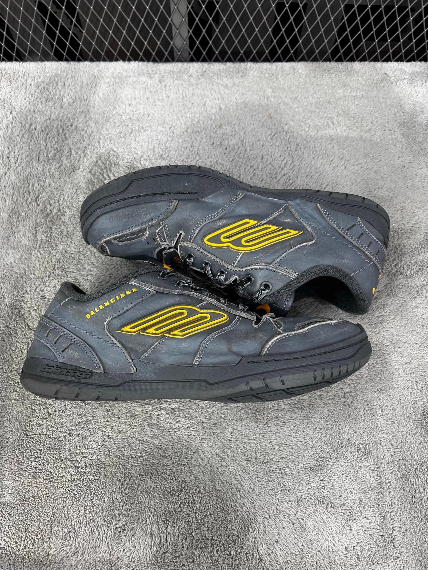 Balenciaga Balenciaga 25 Hamptons Worn-Out Leather Gray 40 Size US 7 / EU 40 - 4 Thumbnail