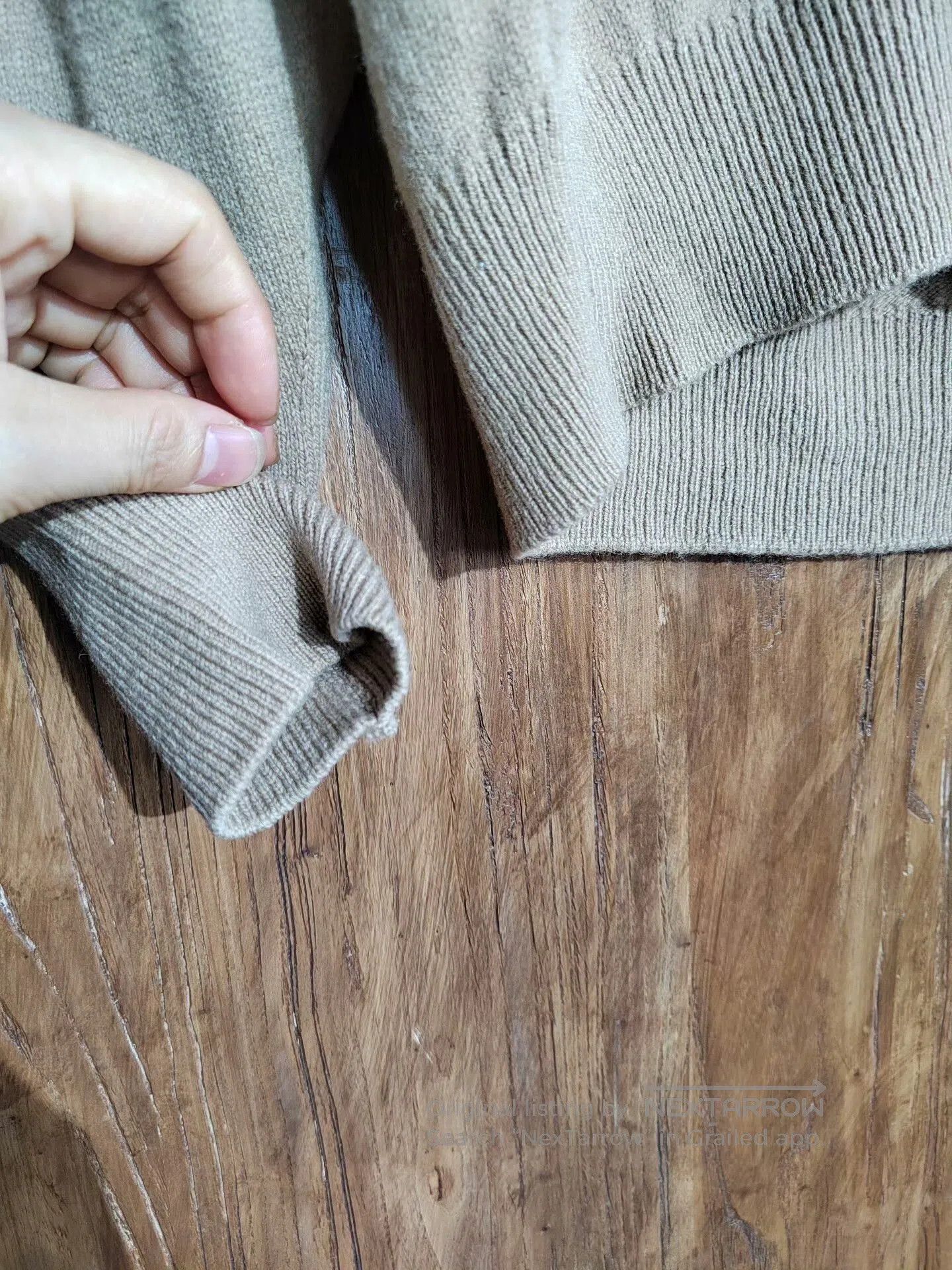 Burberry Burberry V-Neck Sweater Made in Scotland. Size US XS / EU 42 / 0 - 3 Thumbnail