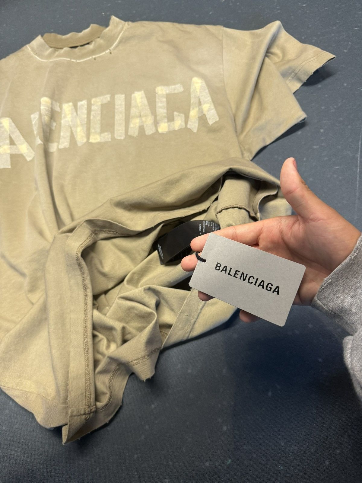 Balenciaga Balenciaga Tape Shirt Crewneck Size US XS / EU 42 / 0 - 5 Thumbnail