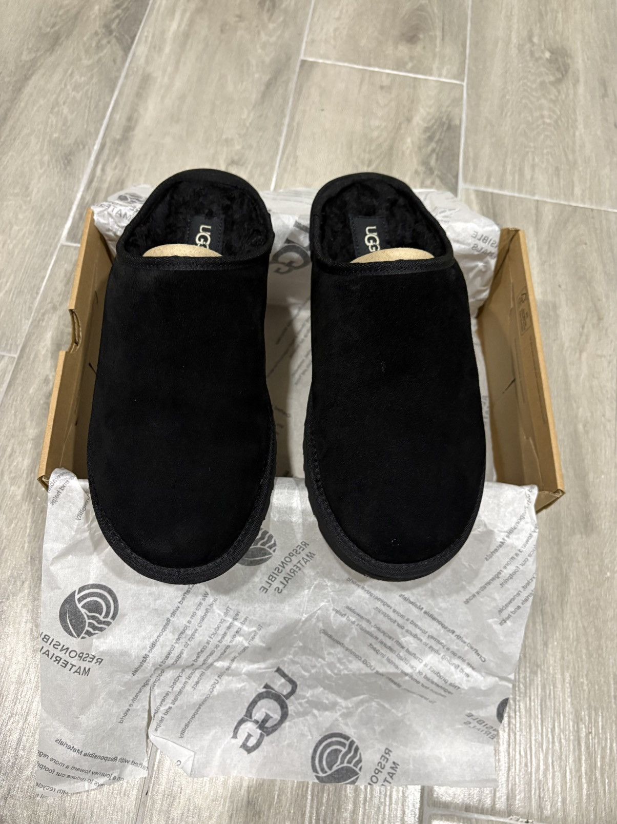 Ugg Ugg M Classic Slip-On Size US 10 / EU 43 - 3 Thumbnail