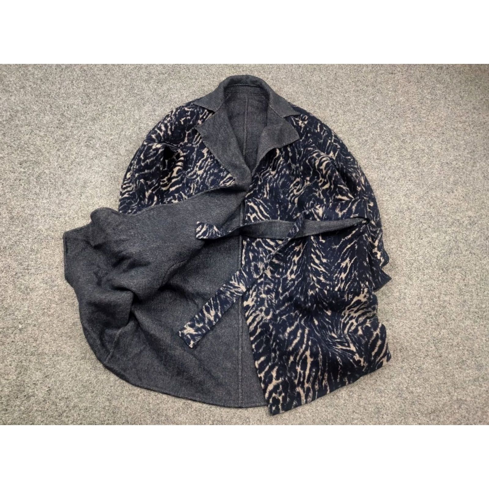 Max Mara VINTAGE Max Mara Weekend Virgin Wool Blend Animal Print Blue reversible Coat Jacket Size L / US 10 / IT 46 - 6 Thumbnail