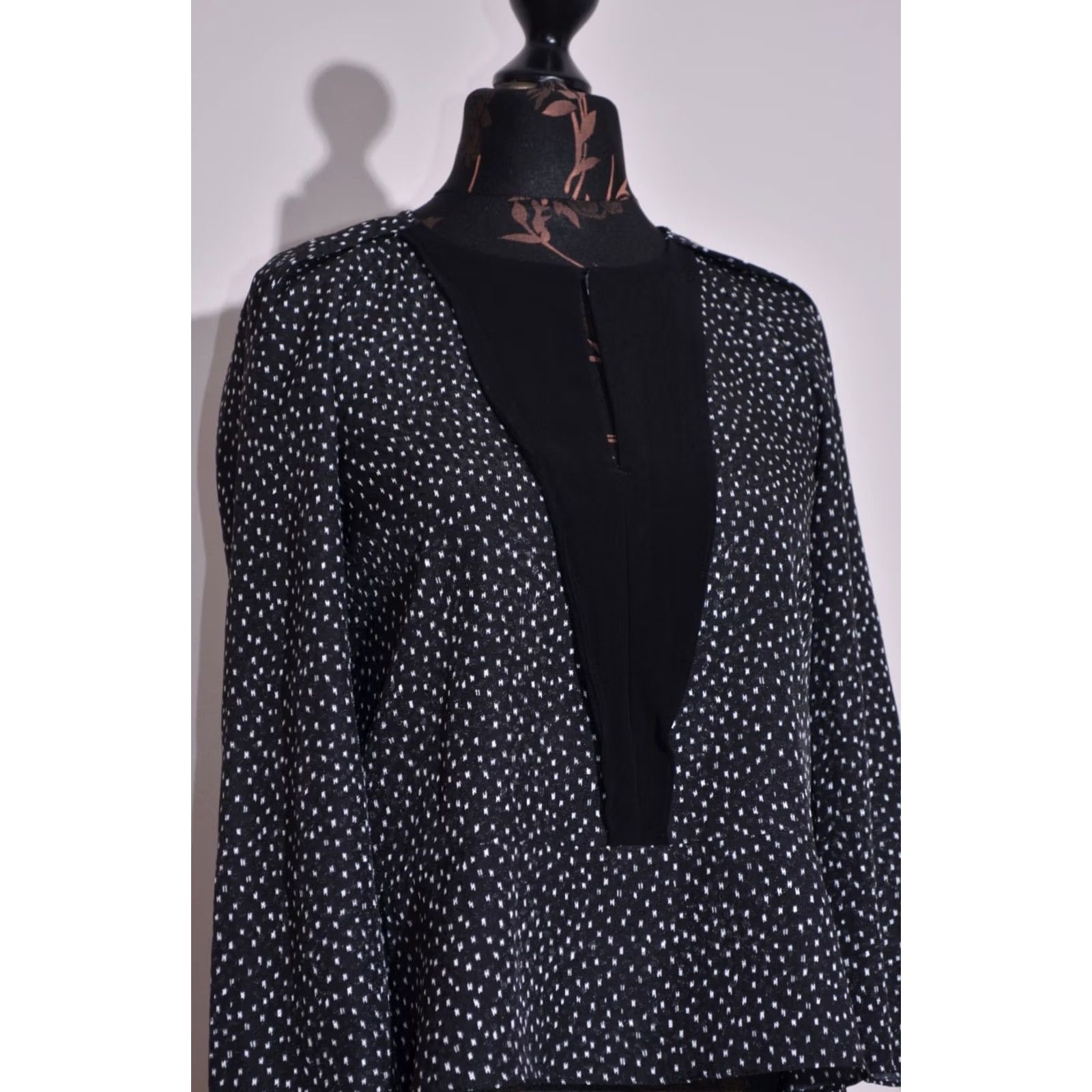 Sandro Sandro Blouse Women Black Viscose Top Size S / 2-1 Blouse Sandro Womens Black Viscose Top Blouse Size S Size S / US 4 / IT 40 - 2 Thumbnail