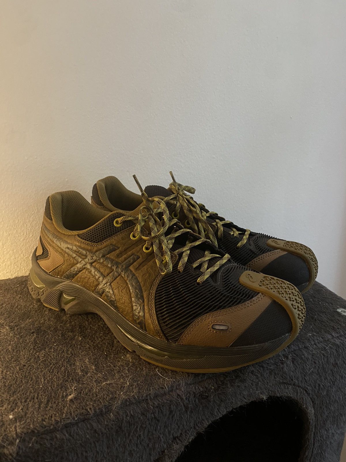 Asics × Kiko Kostadinov Kiko Kostadinov Brown & Black Asics Edition GEL-KITIL III Size US 11 / EU 44 - 3 Thumbnail