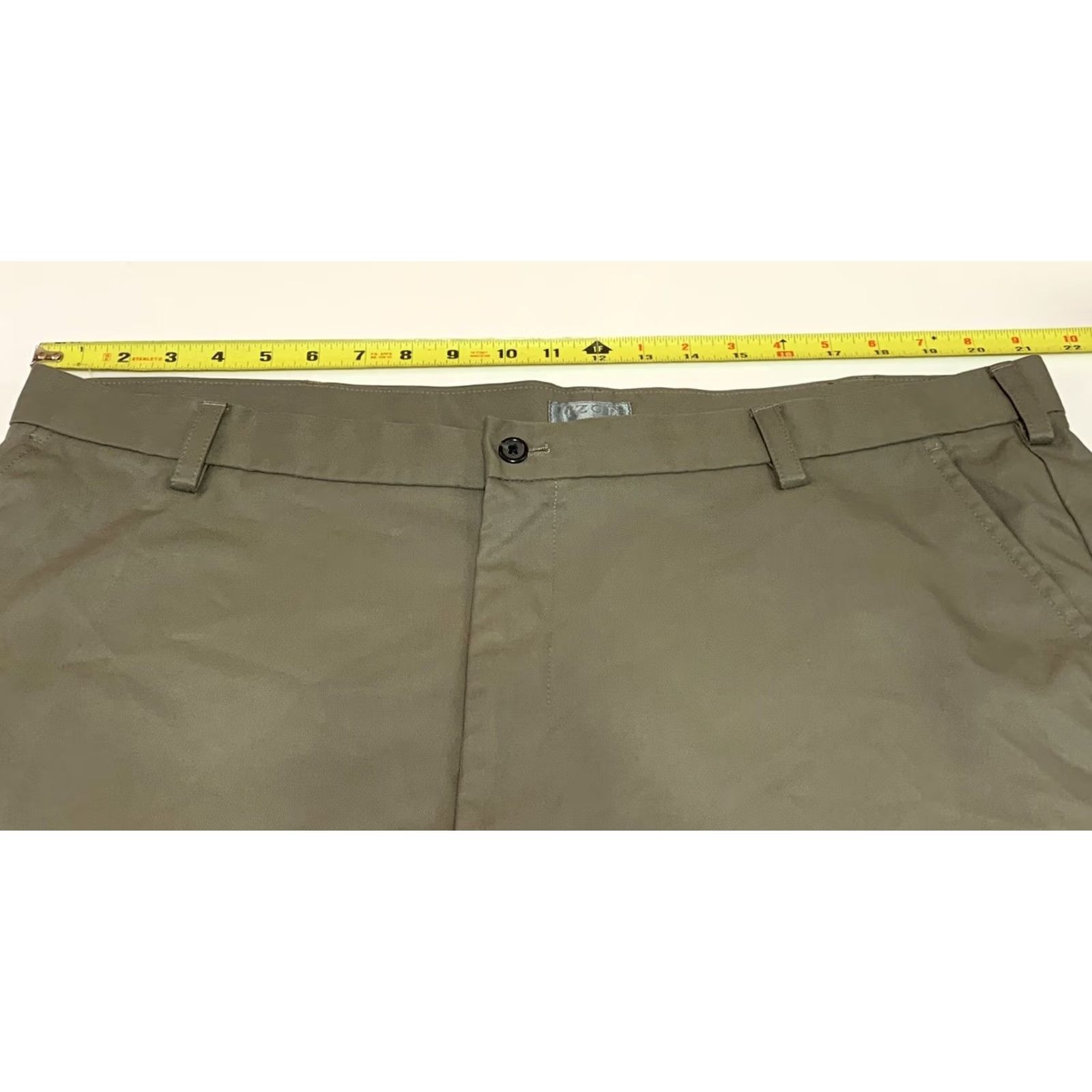 Izod IZOD Golf Shorts Men's Size 42 Tan Khaki Color Shirt? Size US 42 / EU 58 - 3 Thumbnail