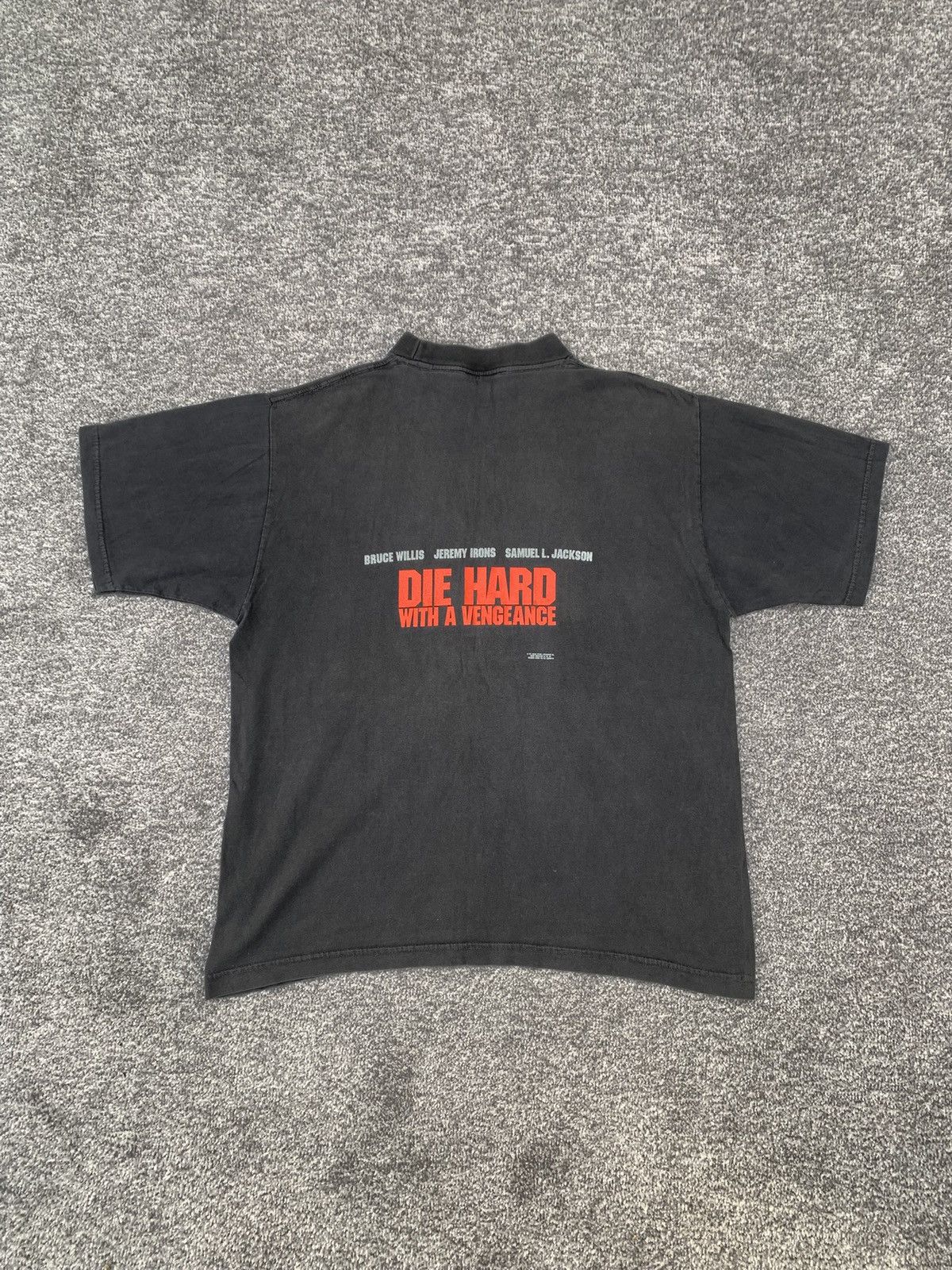 Vintage Vintage 90s die hard movie t shirt Size US XL / EU 56 / 4 - 2 Thumbnail
