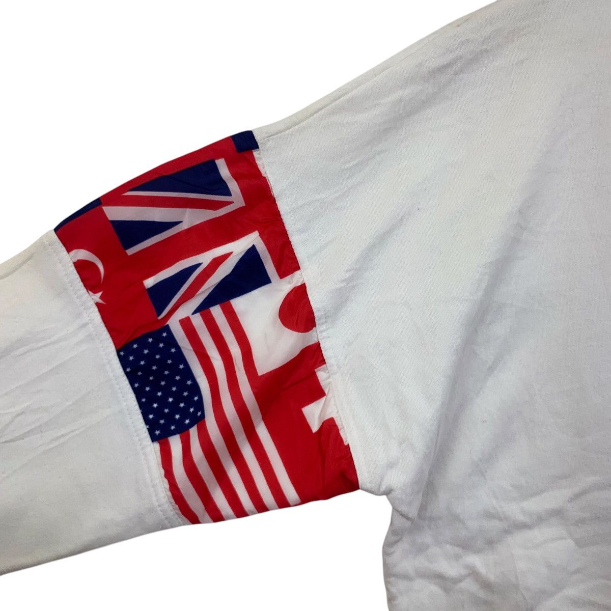 Vintage Vintage 80s MULTI NATION FLAG Print Collar White Sweatshirt Size US XL / EU 56 / 4 - 5 Thumbnail