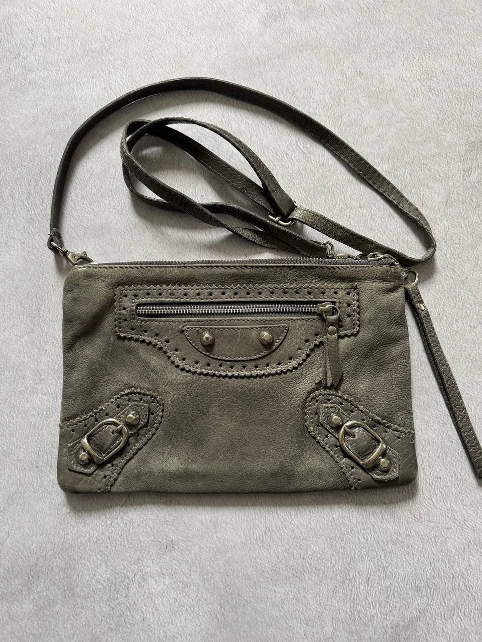 Vintage Vintage Distressed Leather Crossbody Bag Y2K Style Size ONE SIZE - 3 Thumbnail