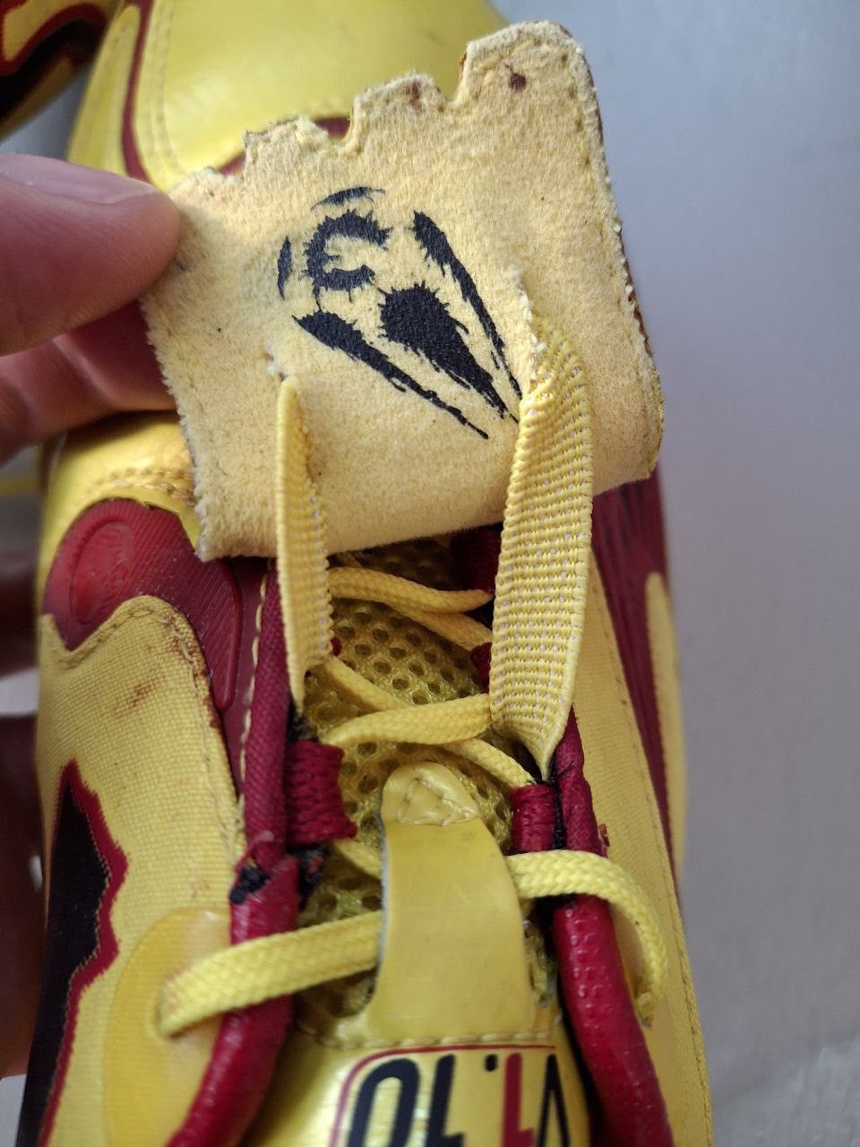Puma × Vintage Puma V 1.08 Black Gold Soccer Cleats Size US 7 / EU 40 - 15 Thumbnail