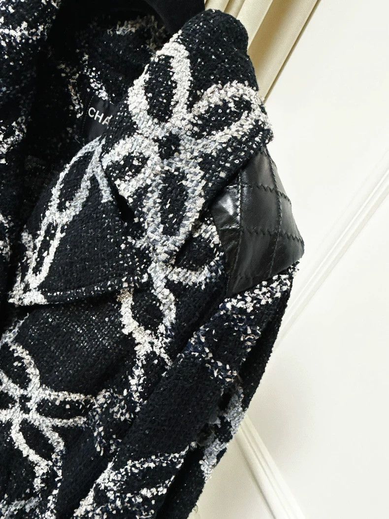 Chanel Chanel 19 beaded embroidered lapel mixed-color clover patt Size XS / US 0-2 / IT 36-38 - 3 Thumbnail