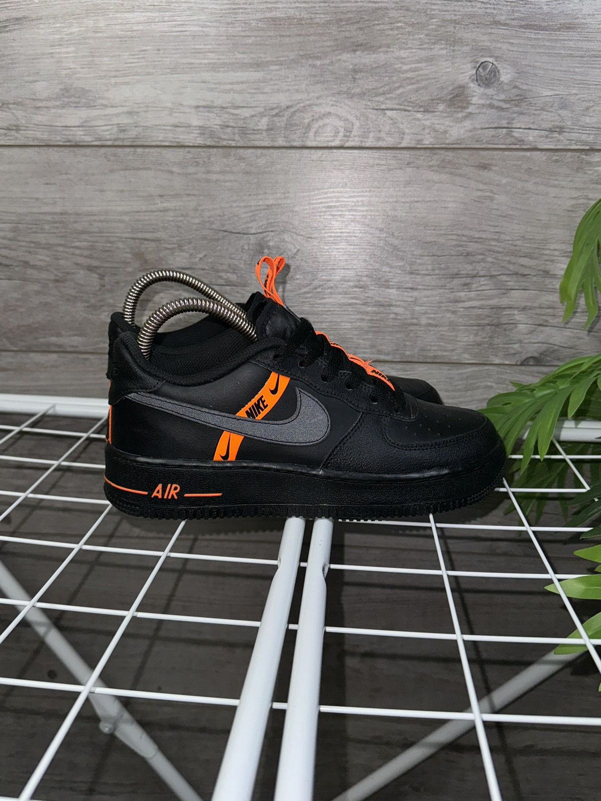 Nike NIKE AIR FORCE 1 LOW LV8 WORLDWIDE BLACK ORANGE СТ4683-001 Size US 8 / IT 38 - 2 Thumbnail