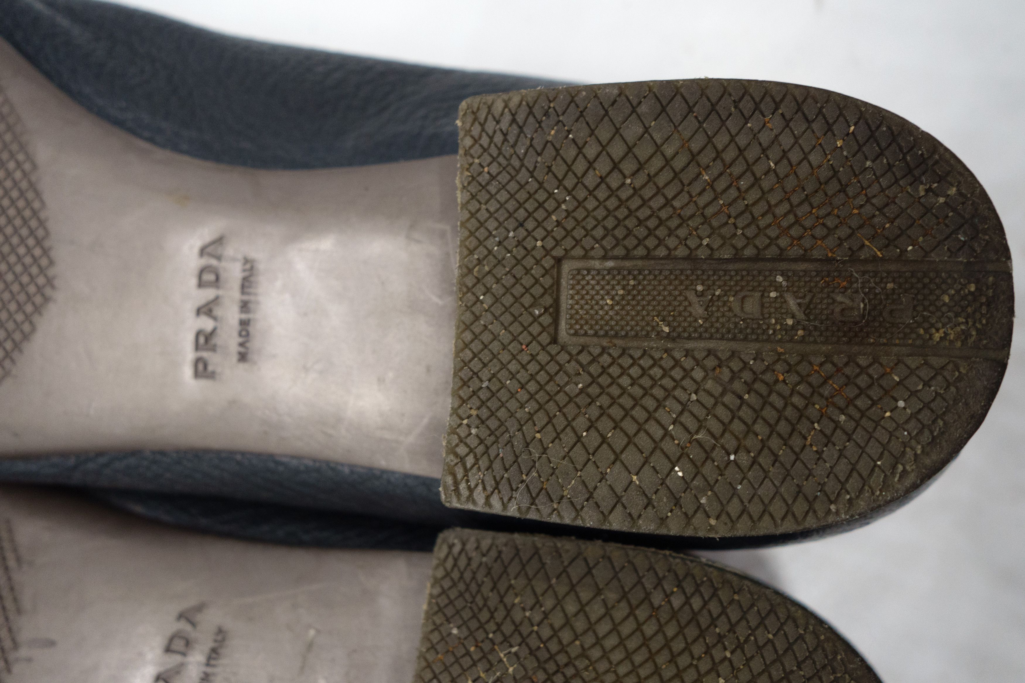 Prada Pebbled Leather Loafer Flats Vintage 00s Size US 8.5 / IT 38.5 - 6 Thumbnail