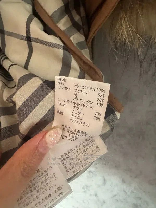 Burberry Burberry Women's Khaki Puffer Vest with Fur Hood. Size M / US 6-8 / IT 42-44 - 8 Thumbnail