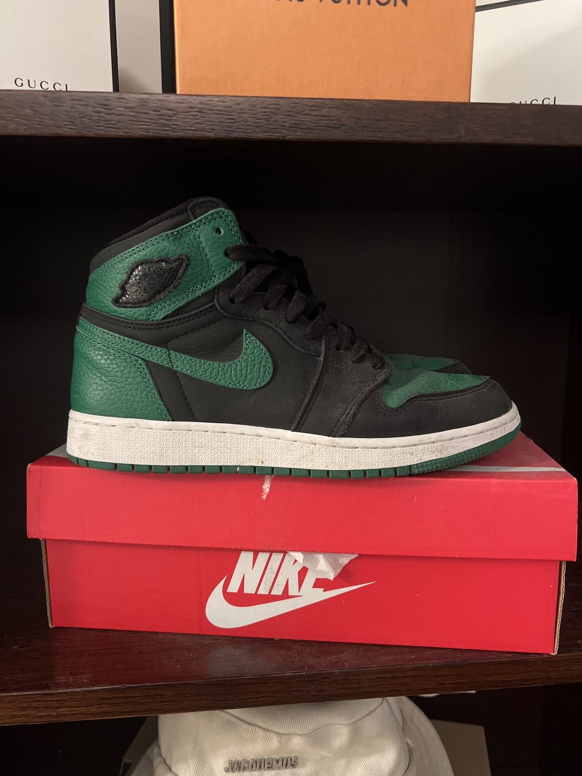 Nike JORDAN 1 HIGH PINE GREEN Size US 6 / EU 39 - 1 Thumbnail