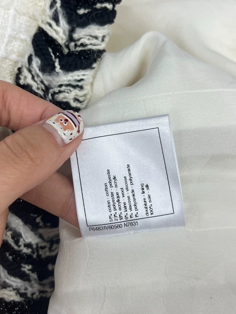 Chanel Chanel White tweed black and white rolled edge diamond buc Size XS / US 0-2 / IT 36-38 - 7 Thumbnail