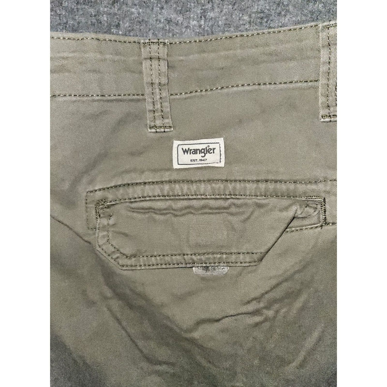 Wrangler VINTAGE Wrangler Cargo Pants Men's 40x32 Regular Tapered Green High Rise Hiking Size US 40 / EU 56 - 8 Thumbnail
