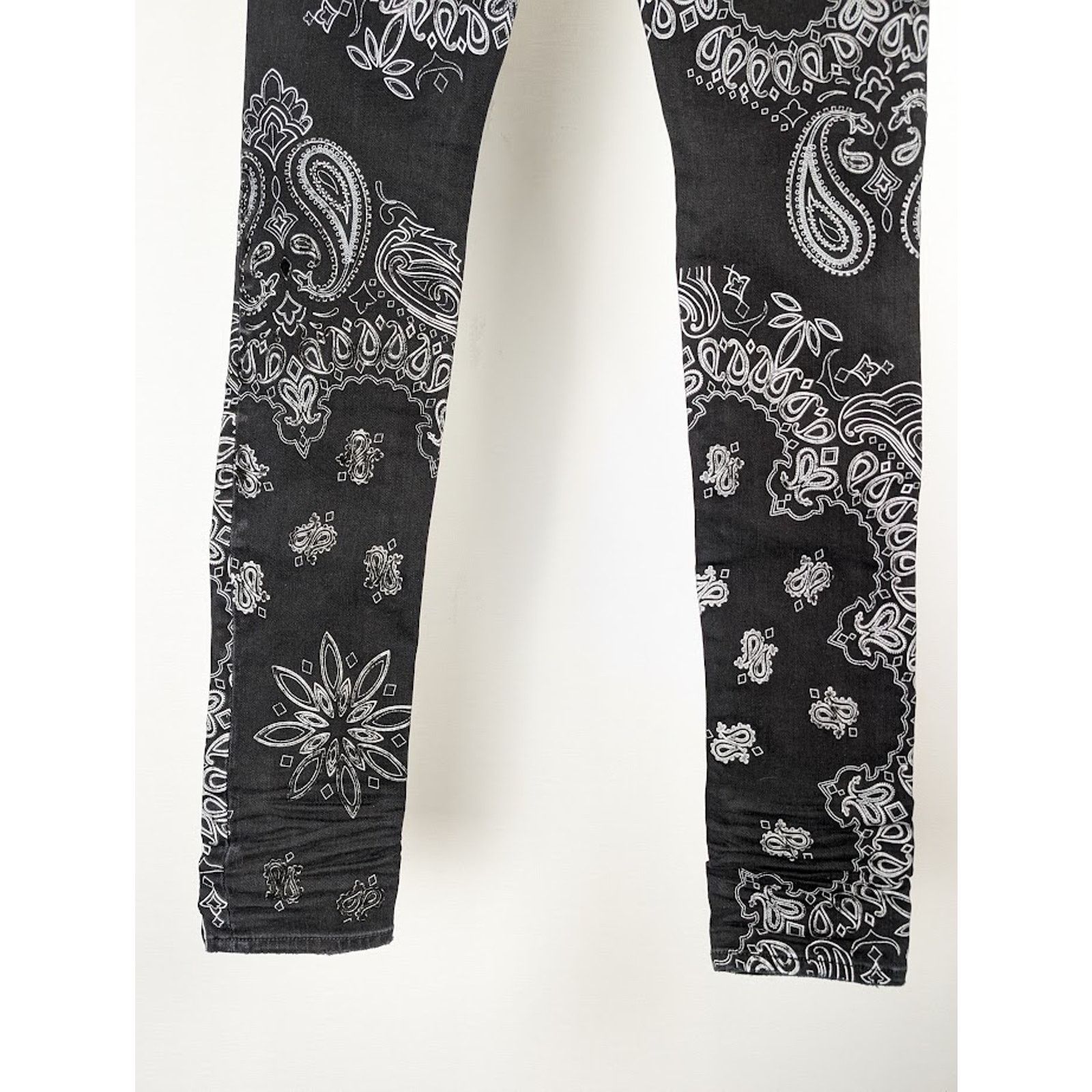 Amiri o1rshd1 Flocked Bandana Jeans in Aged Black Size US 36 / EU 52 - 14 Thumbnail