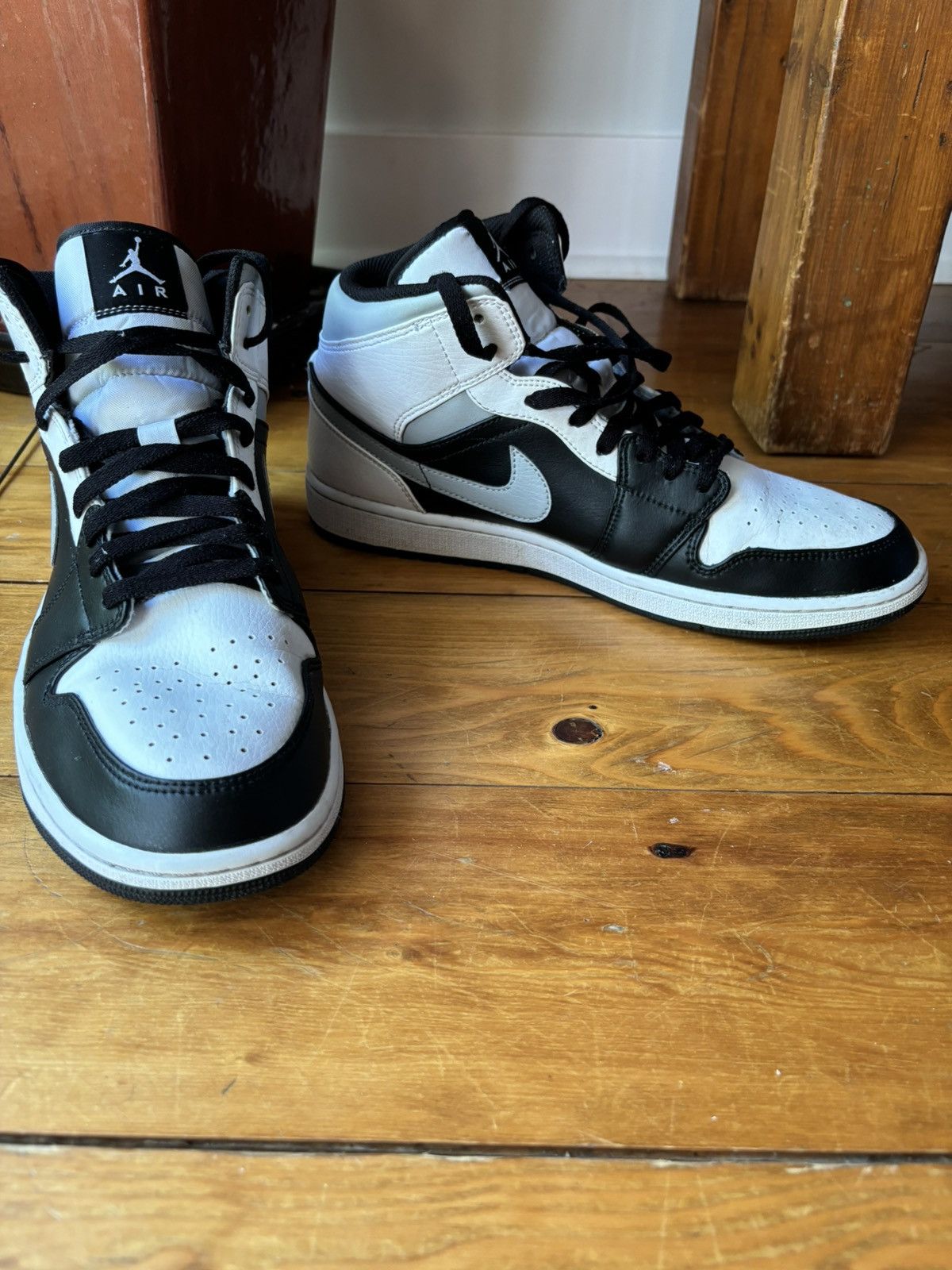 Jordan 1 Black/White-LT Smoke Grey
