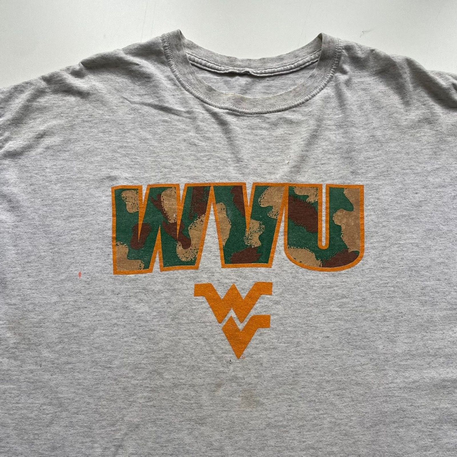 NCAA Vintage Y2K West Virginia University NCAA Camo T Shirt XL Size US XL / EU 56 / 4 - 2 Thumbnail