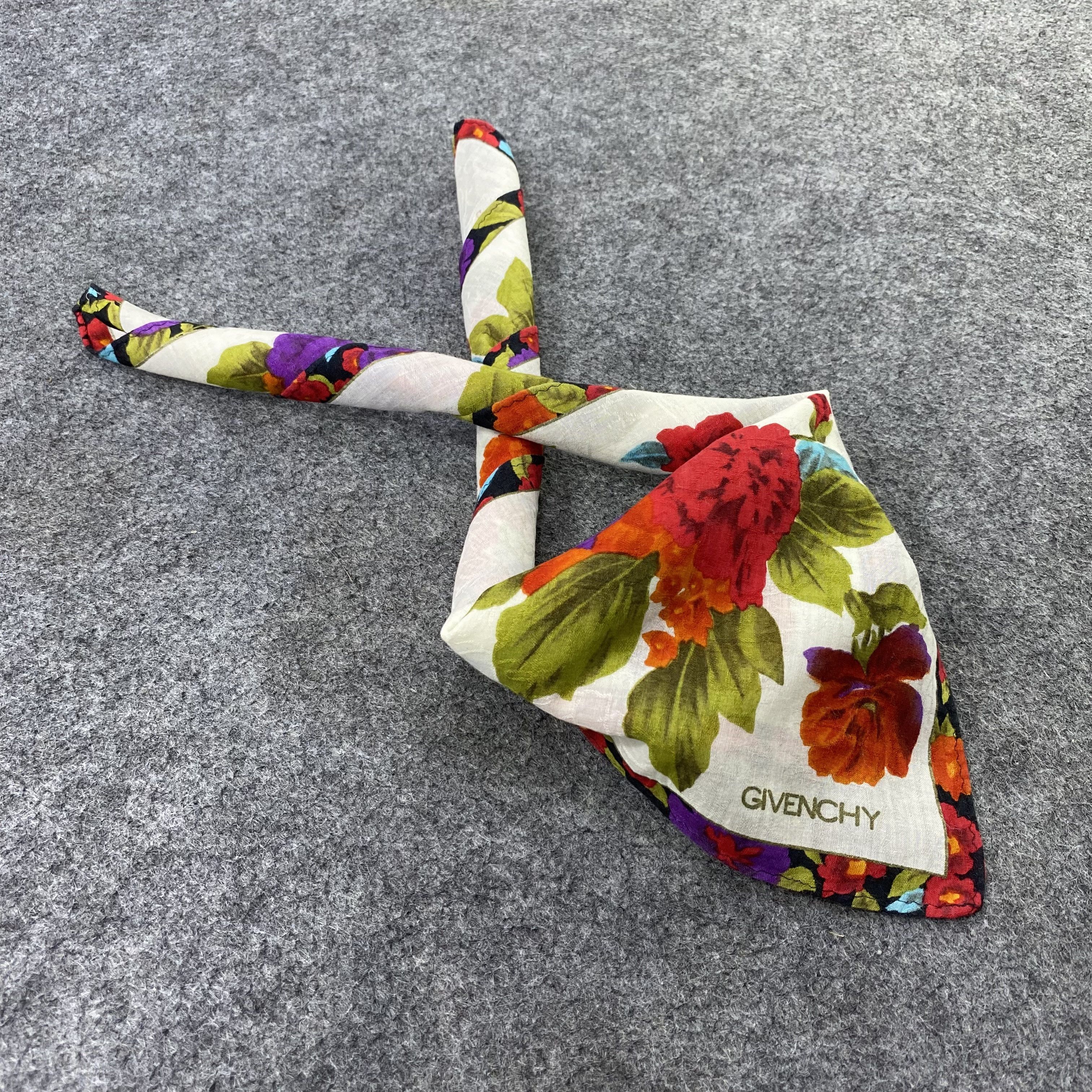 Givenchy Givenchy Handkerchief Neckerchief Bandana-B1792 Size ONE SIZE - 1 Thumbnail