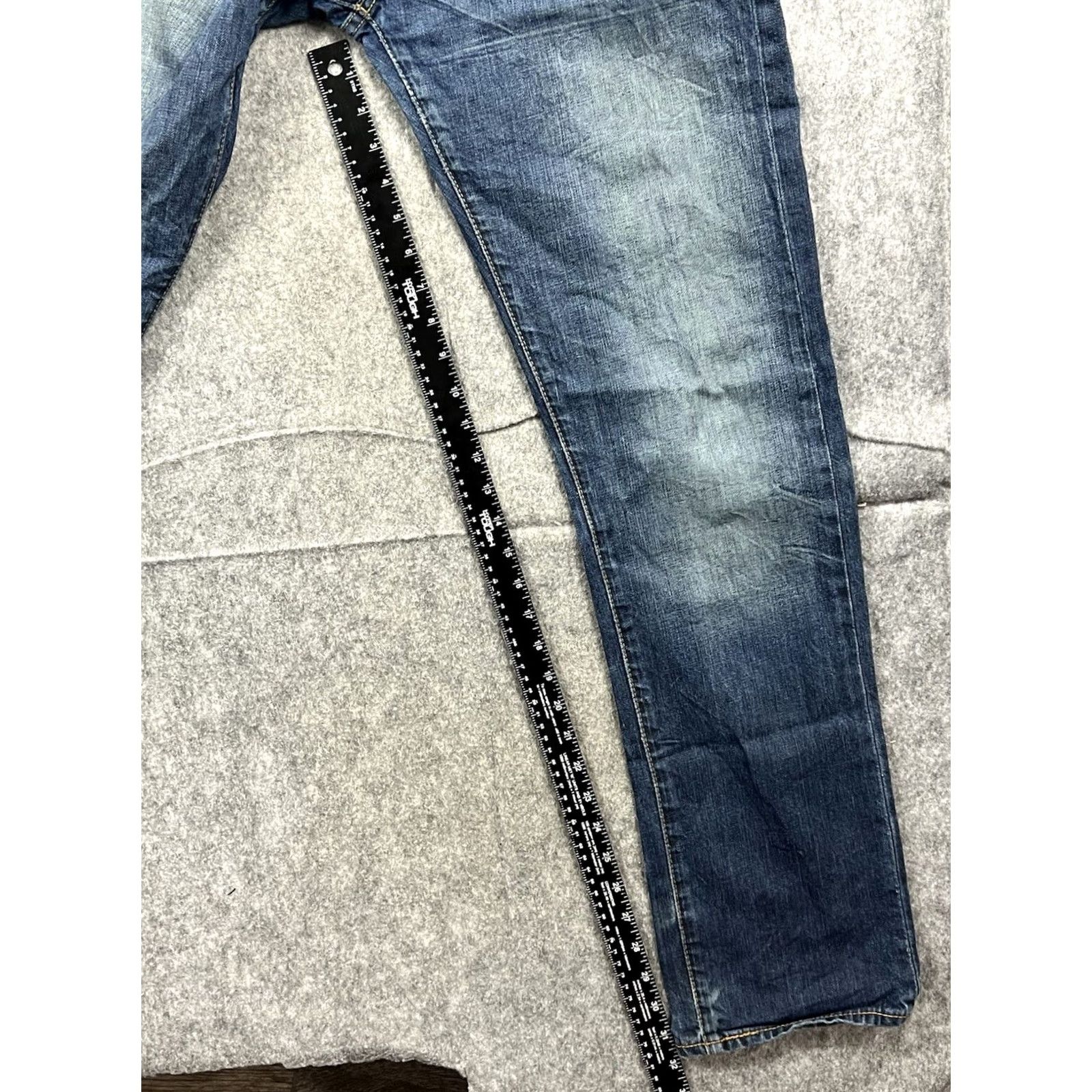 Levi's VINTAGE Levi's 504 Jeans Men's Size 31x32 Slim Fit Straight Leg Distressed Y2K Denim Blue Regular 5-Pocket City Jeans Mens Model Levi's 504 Size US 31 - 5 Thumbnail