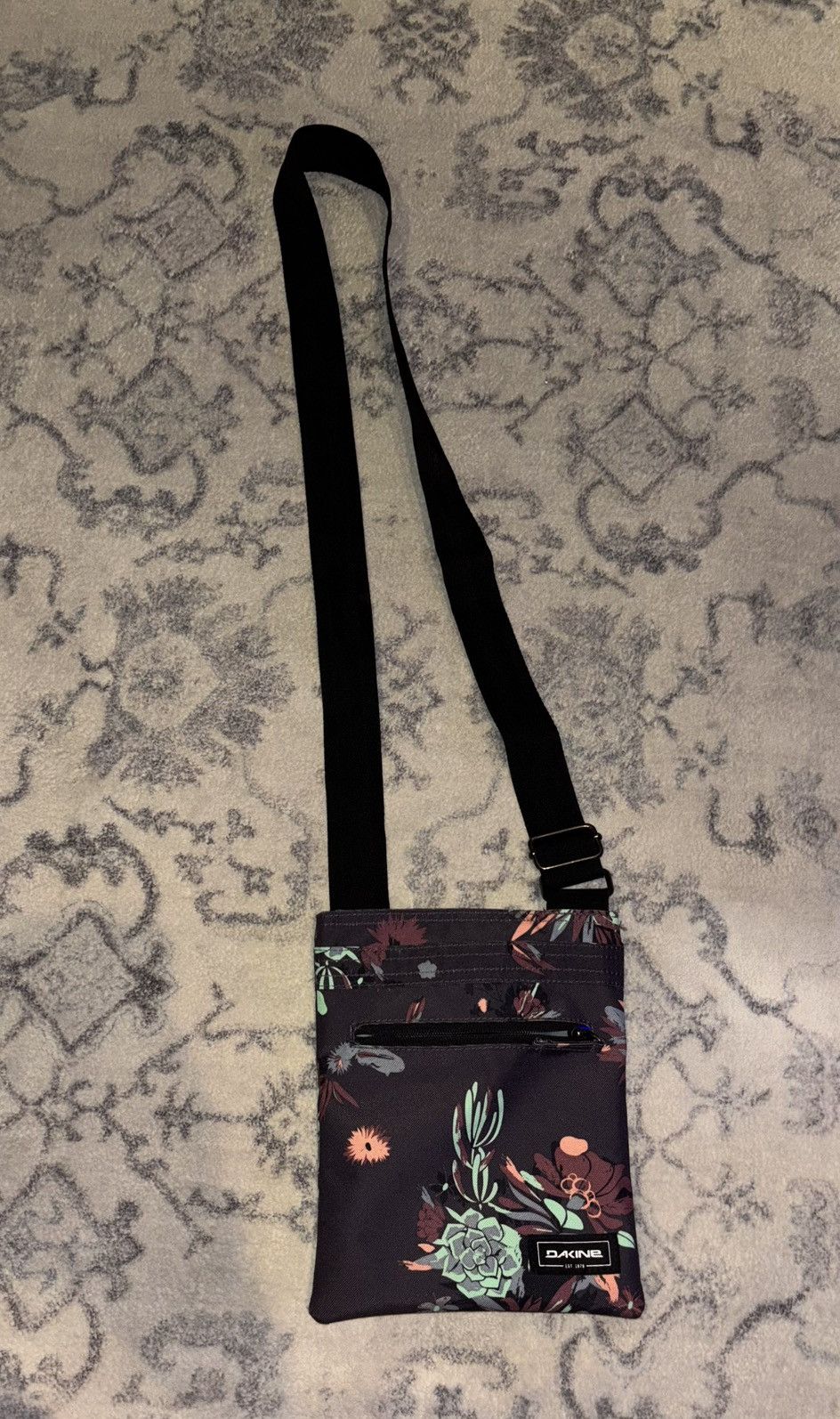 Dakine DaKine Jive Crossbody Purple Bag Adjustable Strap EUC Size ONE SIZE - 1 Thumbnail