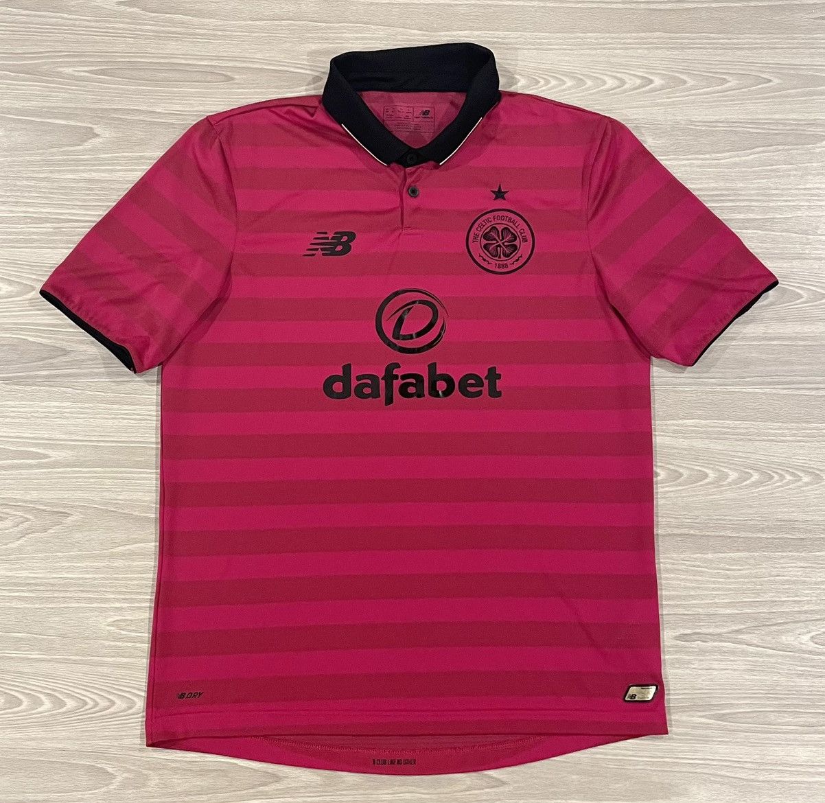 New Balance New Balance 2016/17 Celtic Soccer Jersey Pink Men’s Medium Size US M / EU 48-50 / 2 - 1 Thumbnail