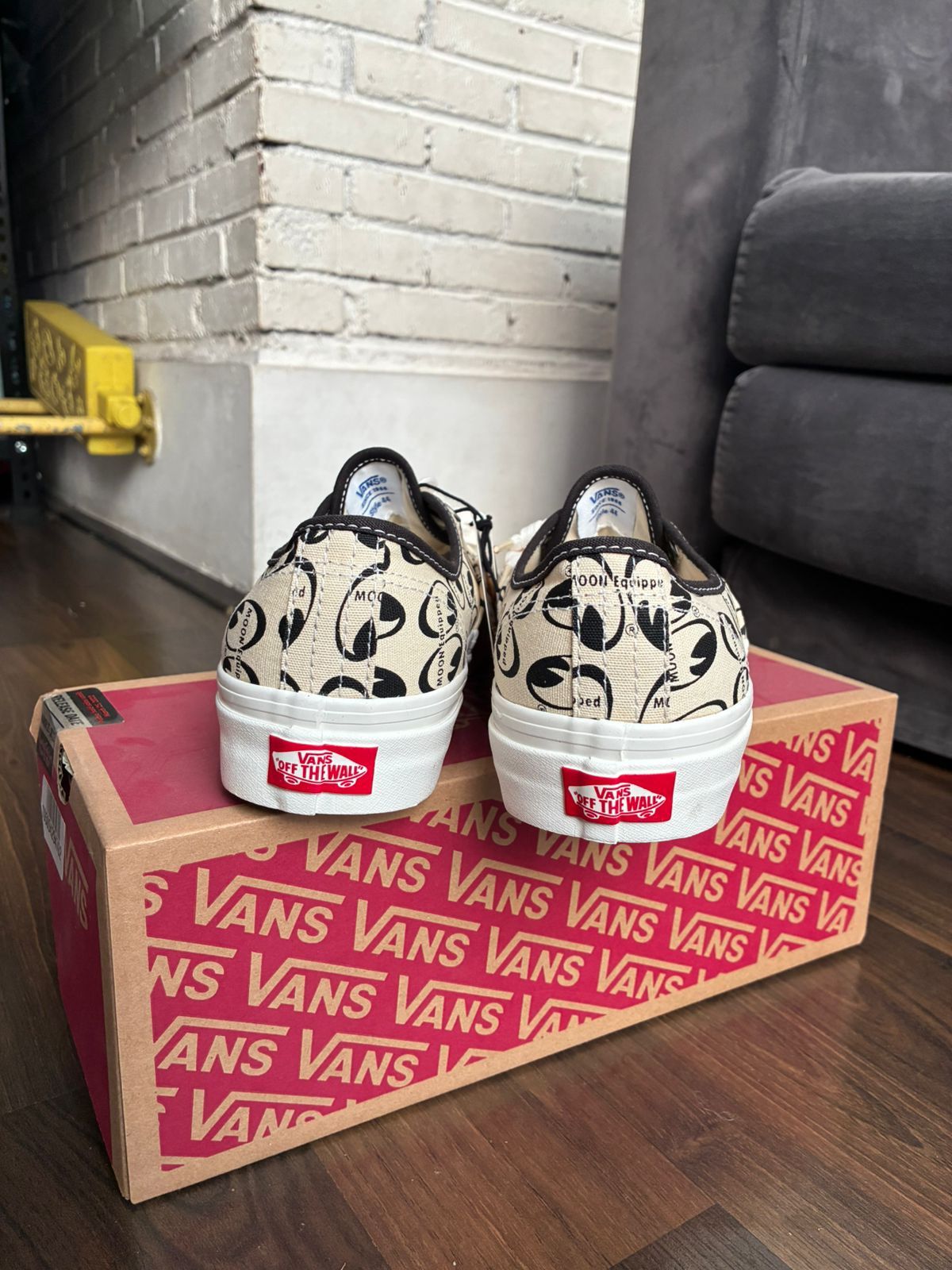 Vans Vans Authentic 44 DX Mooneyes Anaheim Factory White Size US 7.5 / EU 40-41 - 3 Thumbnail