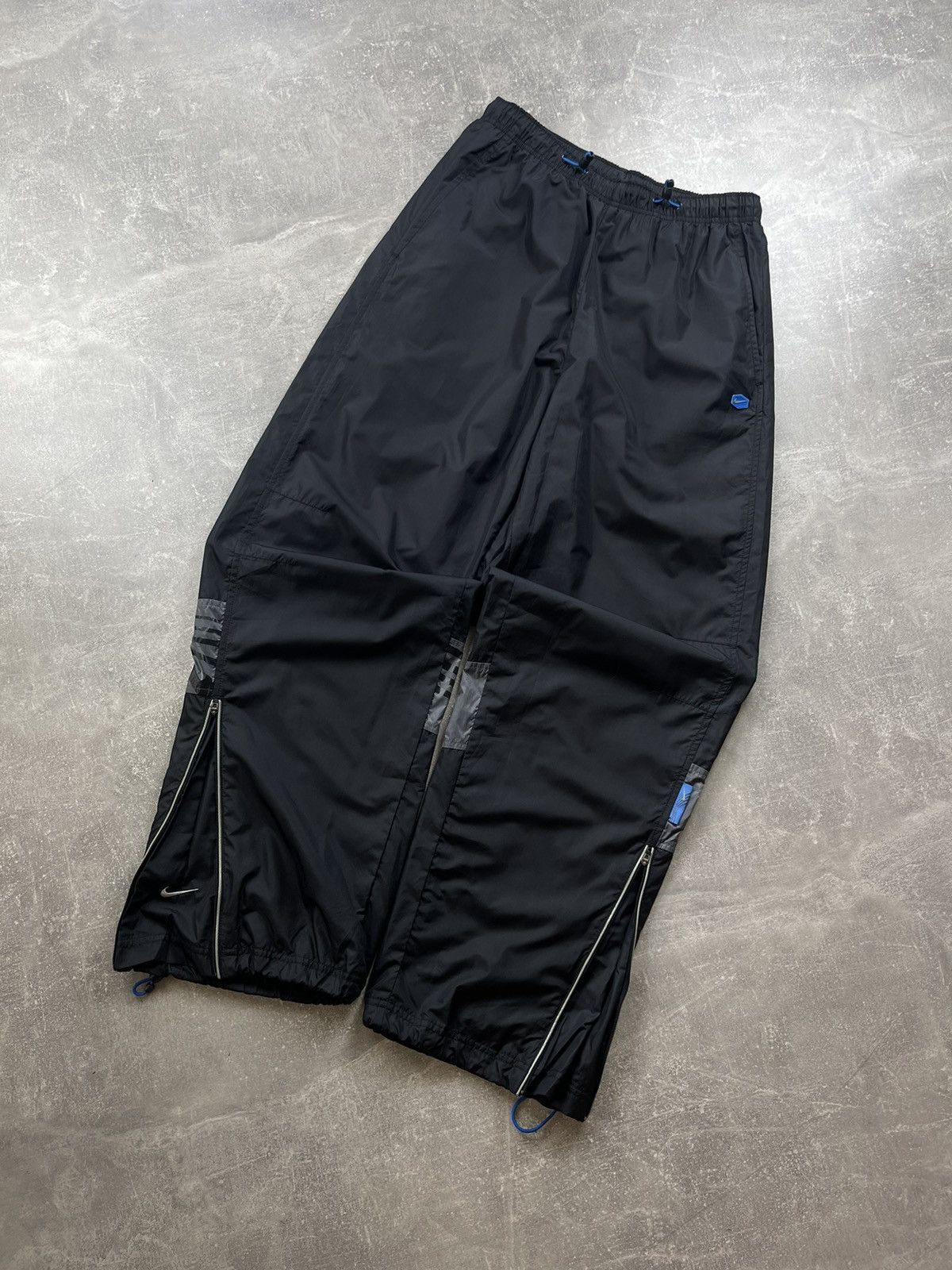 Nike × Vintage Vintage Nike Logo Zip-Off Pants Black Tech Outdoor Nylon Size US 34 / EU 50 - 1 Thumbnail