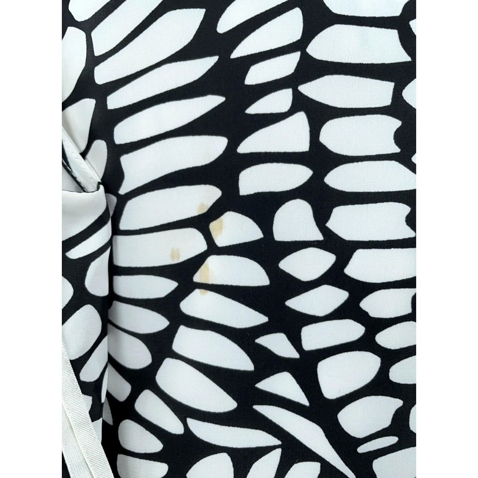 White House Black Market White House Black Market Blouse Womens Small Black White Ruffle Tie Waist Sleeveless Geometric Pattern Casual Spring Summer Size S / US 4 / IT 40 - 4 Thumbnail