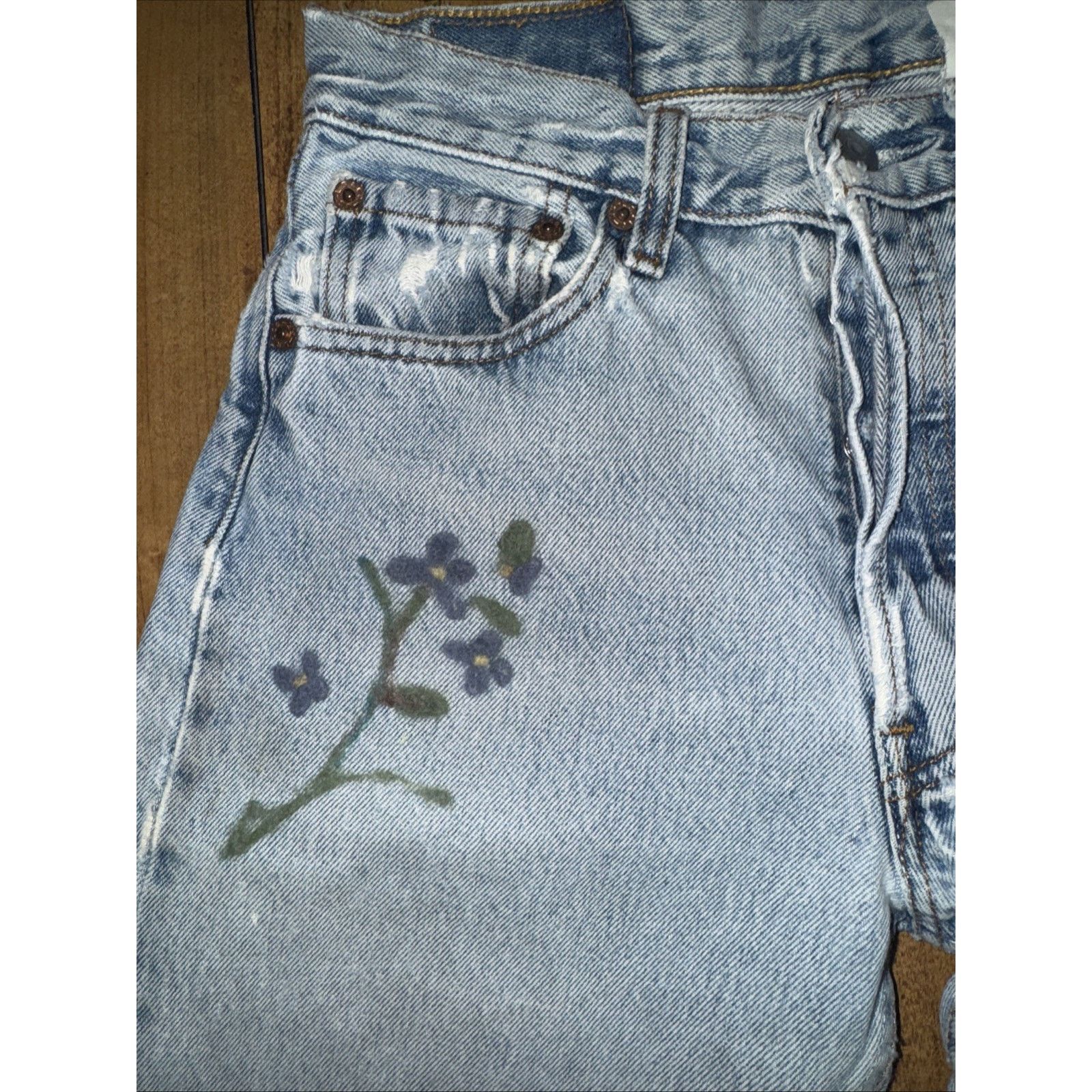 Levi's × Vintage Levi’s 501 26x32 Distressed Light Wash Jeans Embroidery Y2K Size US 26 / EU 42 - 8 Thumbnail