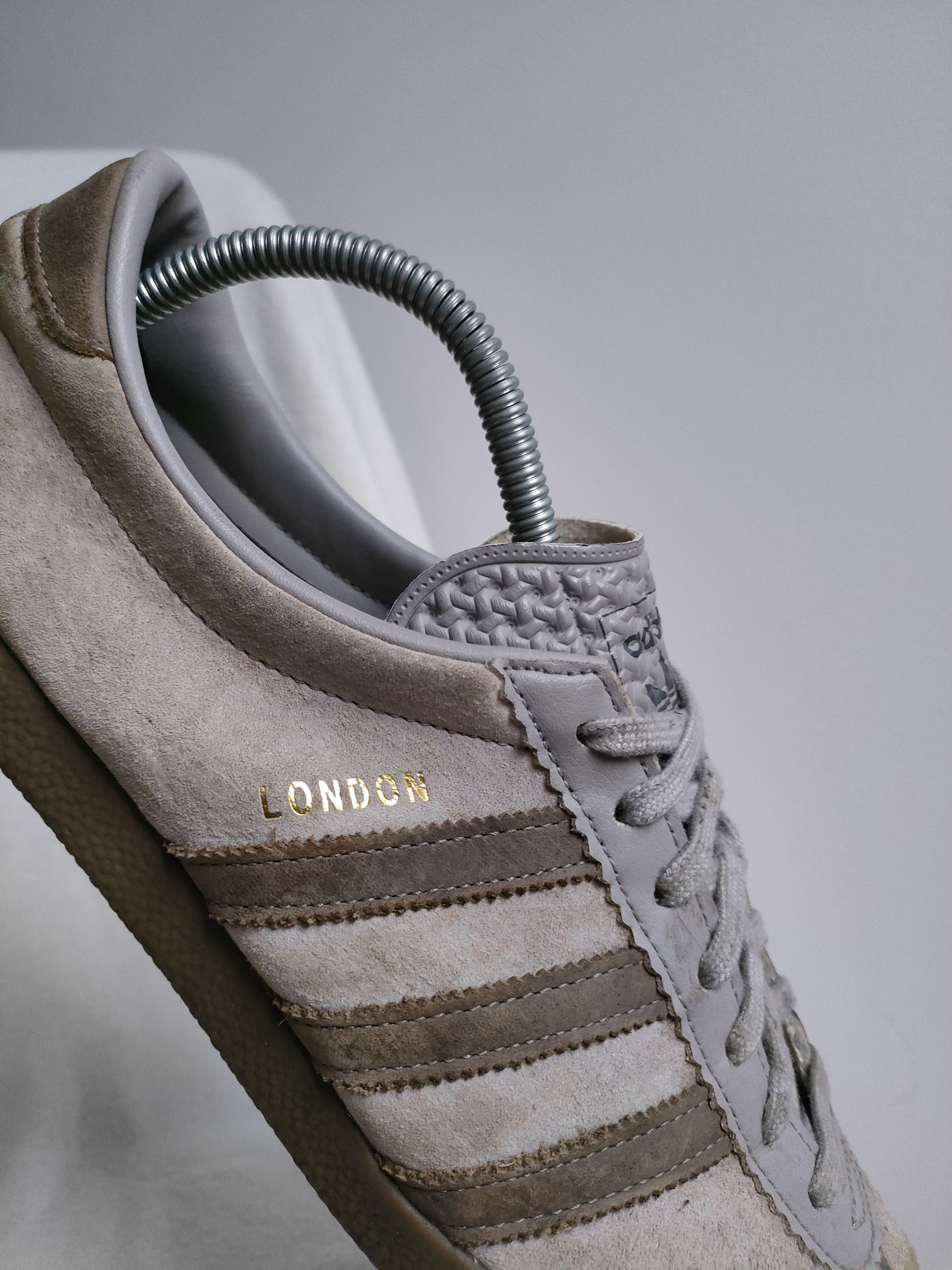 Adidas 2011 adidas London Trainers brown beige grey suede Size US 10.5 / EU 43-44 - 5 Thumbnail