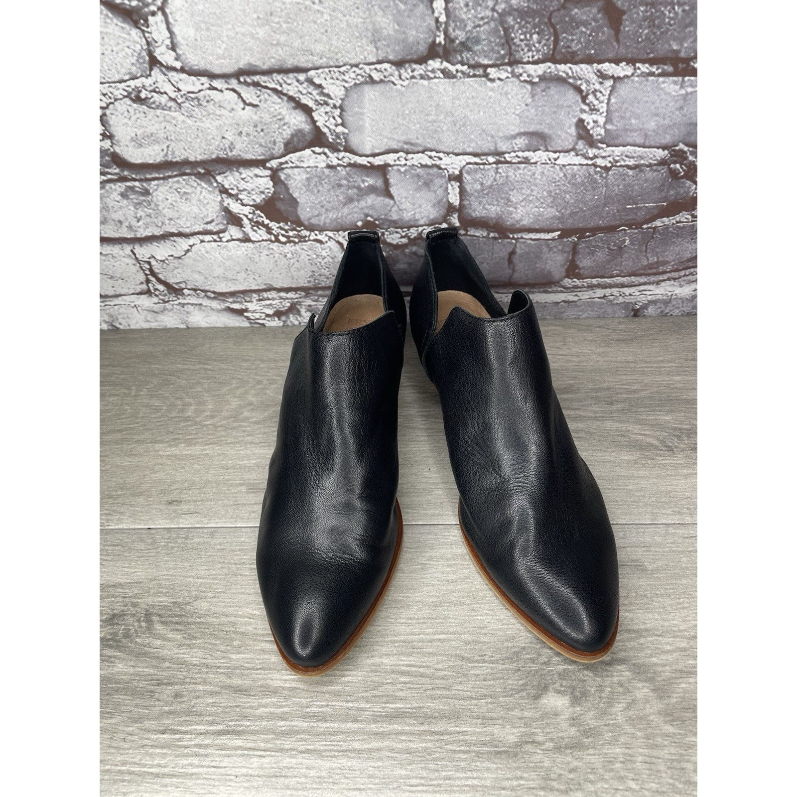 Frye Frye and Co. Rubie Black Leather Slip On V Cut Out Sides Hee Size US 7.5 / IT 37.5 - 15 Thumbnail